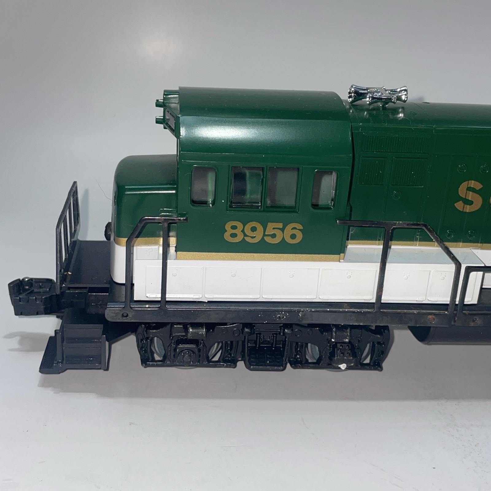 Lionel 6-8956 O Gauge Southern U36B Non-Powered Dummy Locomotive #8956