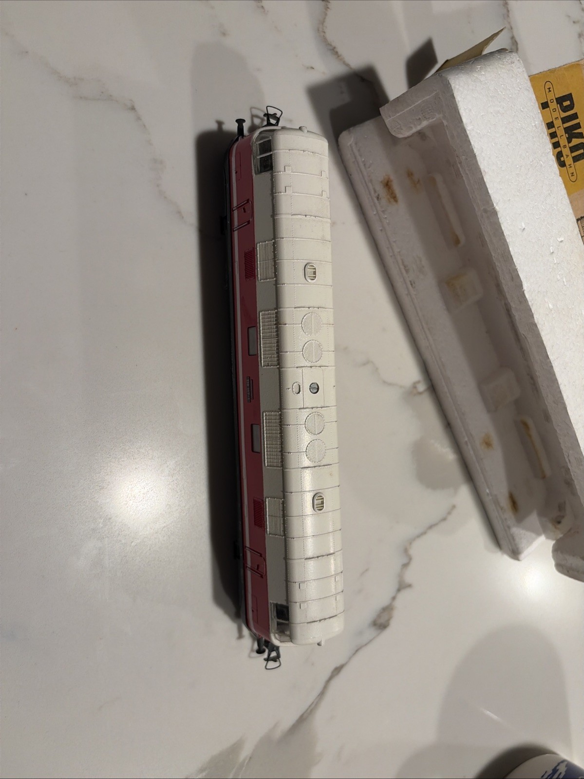 PIKO HO gauge BR 118 Diesel Locomotive in red & white livery