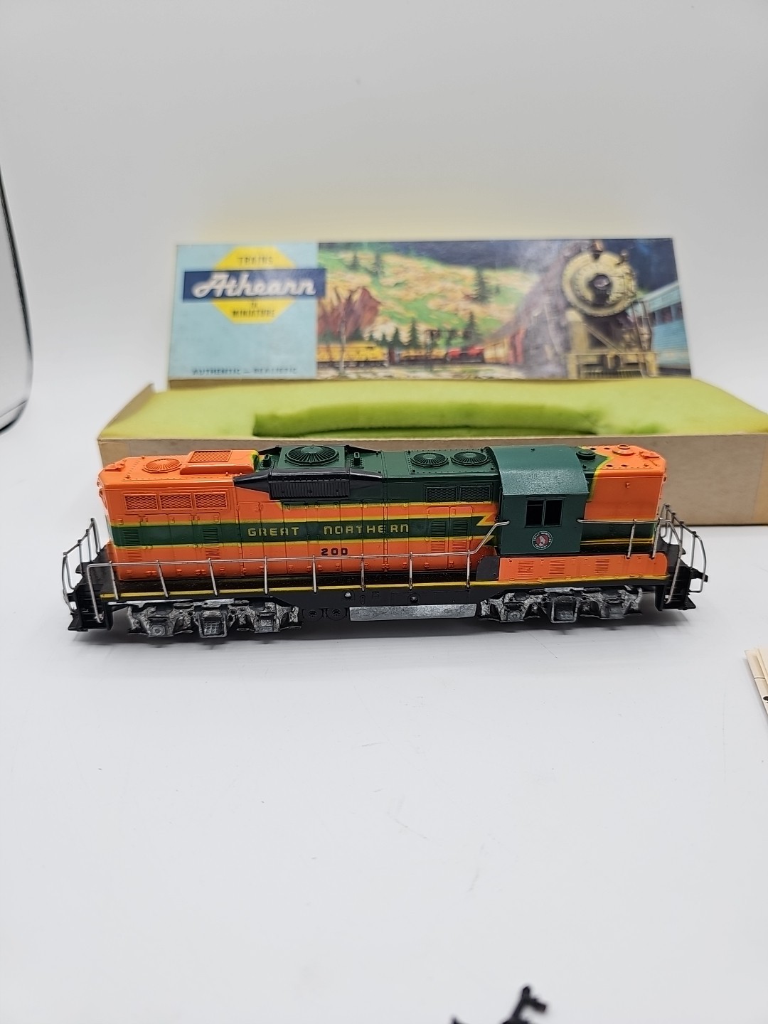 Vintage HO Athearn 3157 GP-9 Diesel Locomotive w/ Original Box & Manual