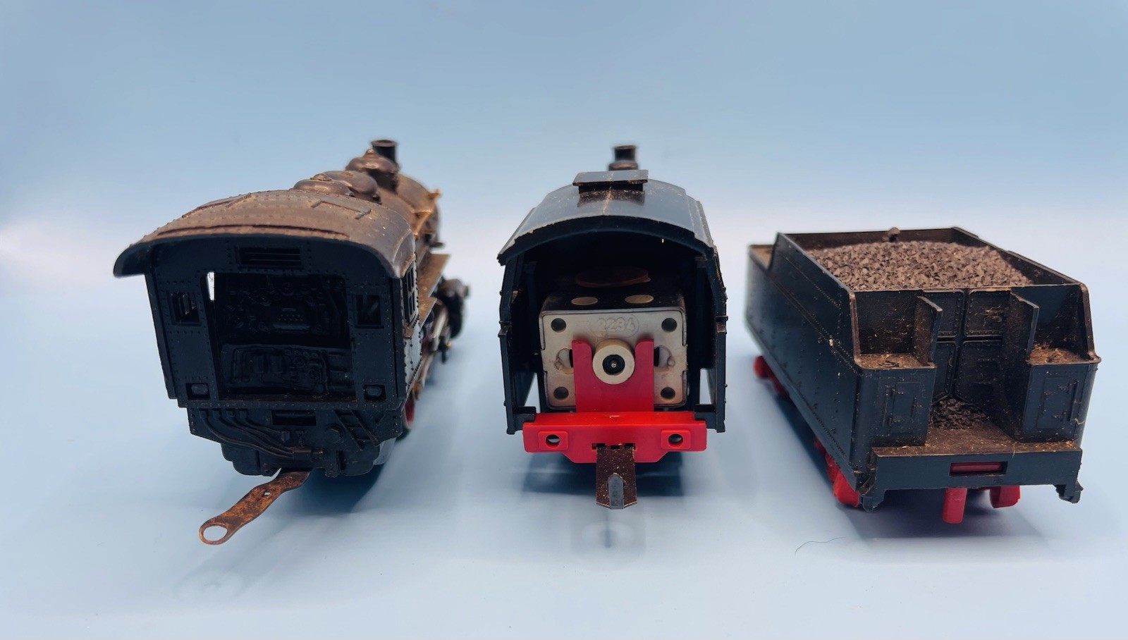 2x HO Gauge 0-4-0 Steam Locomotives + Tender (PIKO, SNCF) Untested / Parts Only