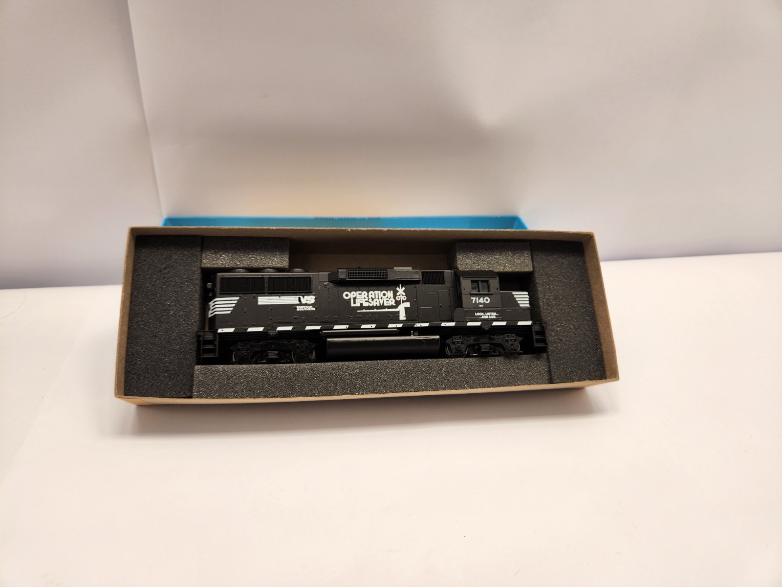 ATHEARN HO GP60 O/L OPERATION LIFESAVER 7140 POWERED DIESEL LOCOMOTIVE NOS B20