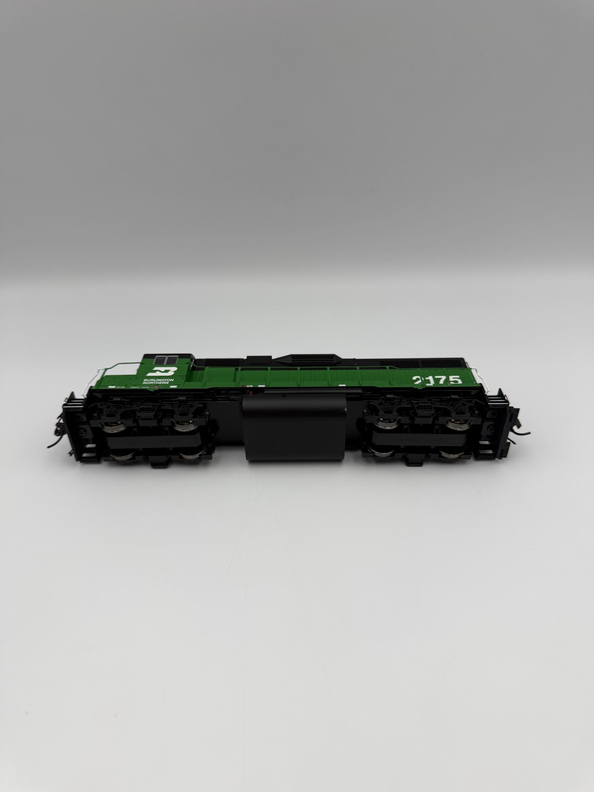 HO Atlas Classic 8954 GP38 Burlington Northern #2175. DC/DCC Decoder. TRO. IOB.