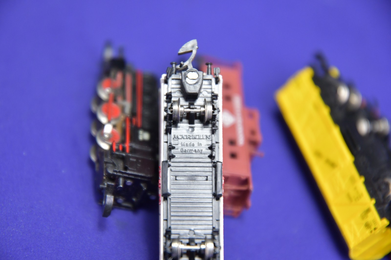 Marklin Mini #89 008 DB Class 89 locomotive Z scale & 4 More Cars