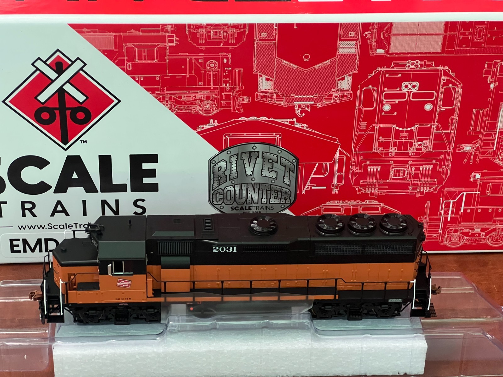 Milwaukee Road GP40 #2031 – ScaleTrains Rivet Counter – DCC & Sound Ready – BNIB