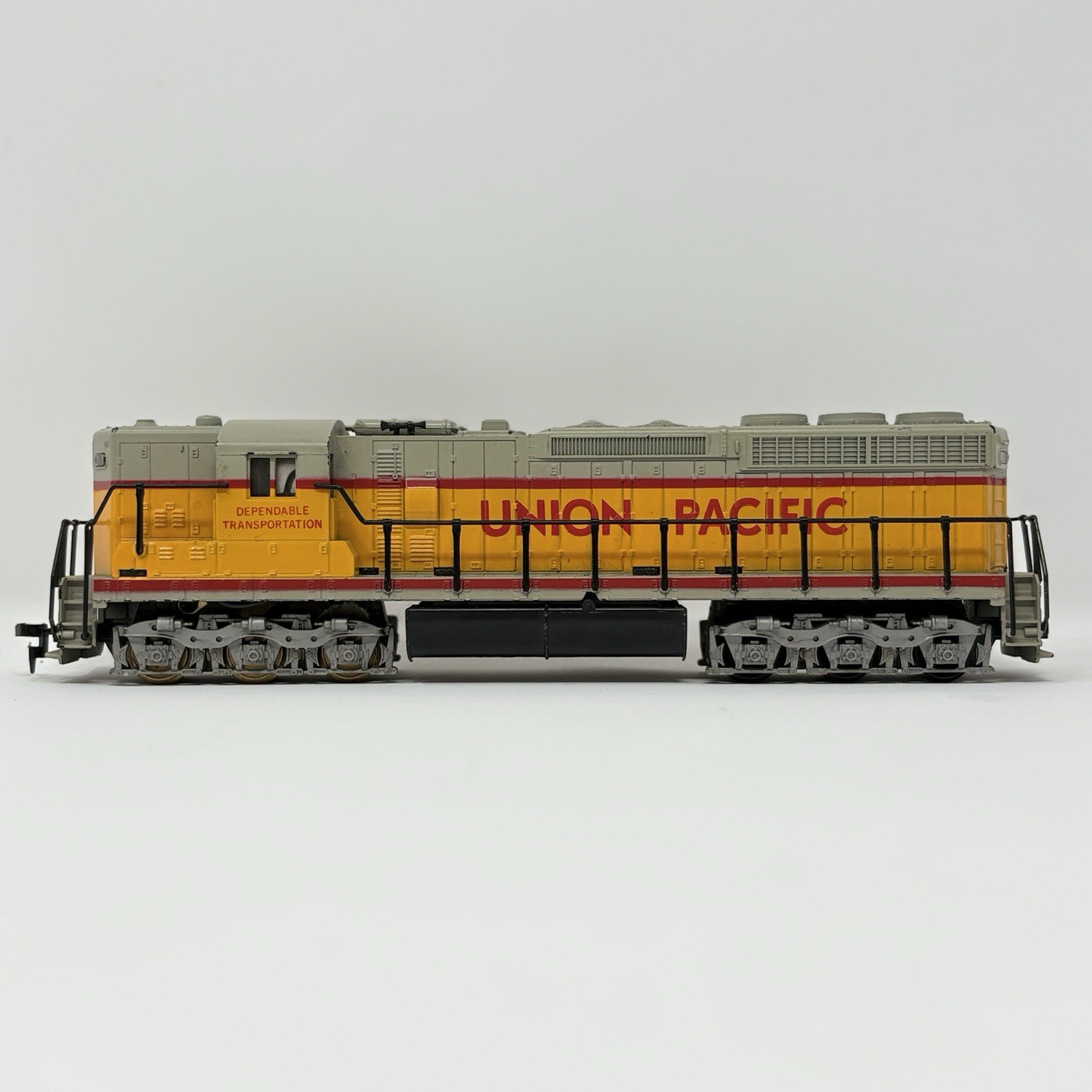 Vintage Tyco HO SD24 Union Pacific Diesel Locomotive Red Yellow Gray READ