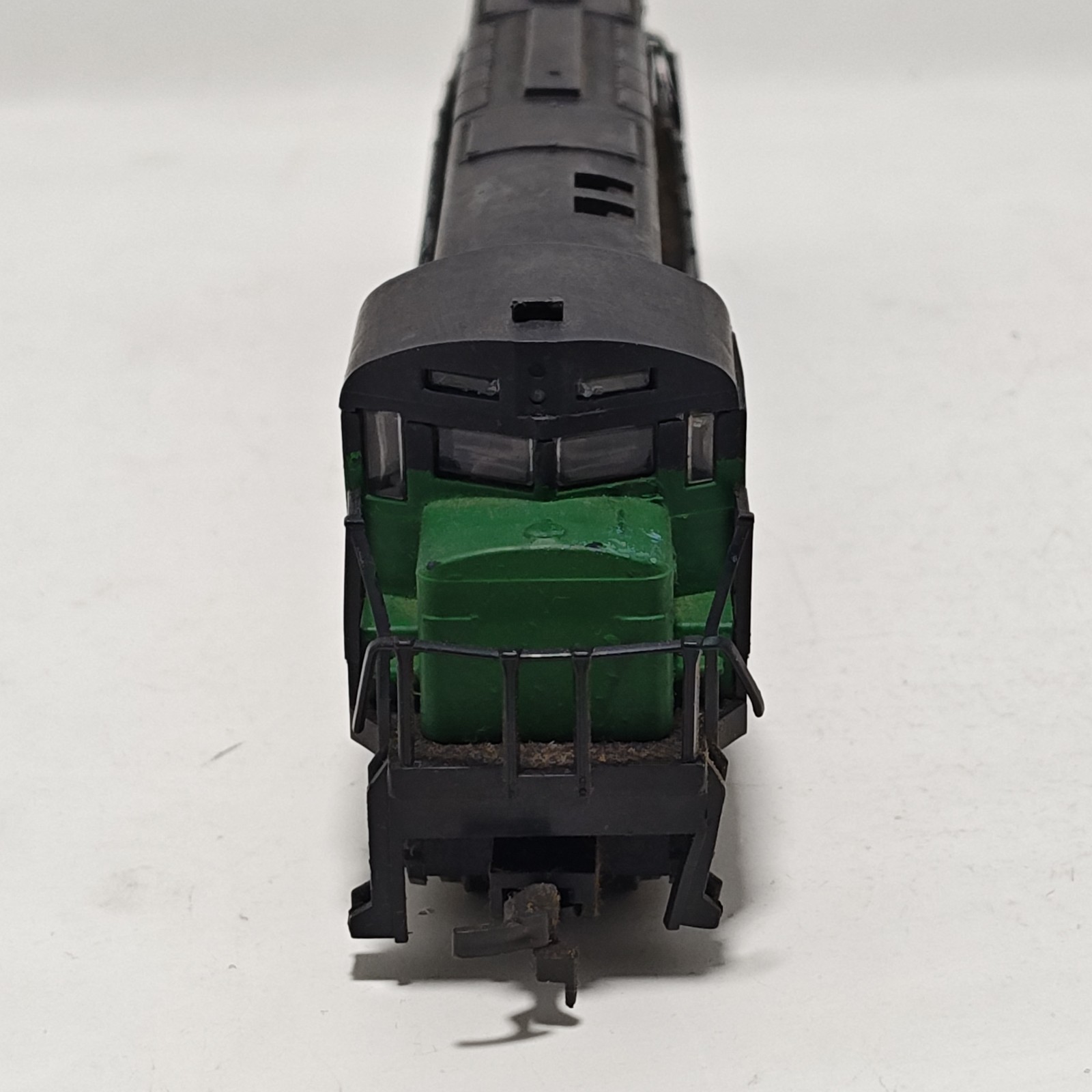 HO Scale Burlington Northern Diesel Locomotive #4302 Tested Runs Read Desc.