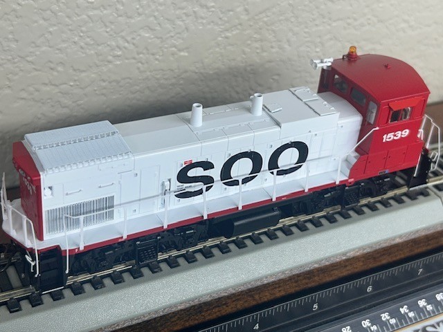 SOO LINE MP15ac SWITCHER LOCO – DC/DCC Ready – HO Scale -” GENESIS ” NEW OOP