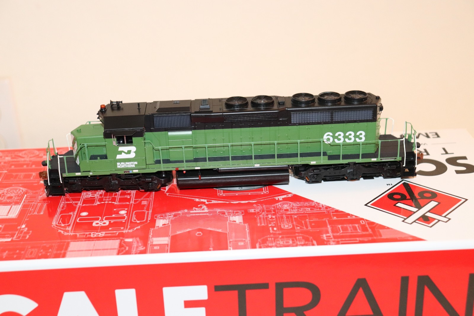 ScaleTrains Rivet Counter SXT38782 Burlington Northern BN SD40-2 #6333 DCC Ready