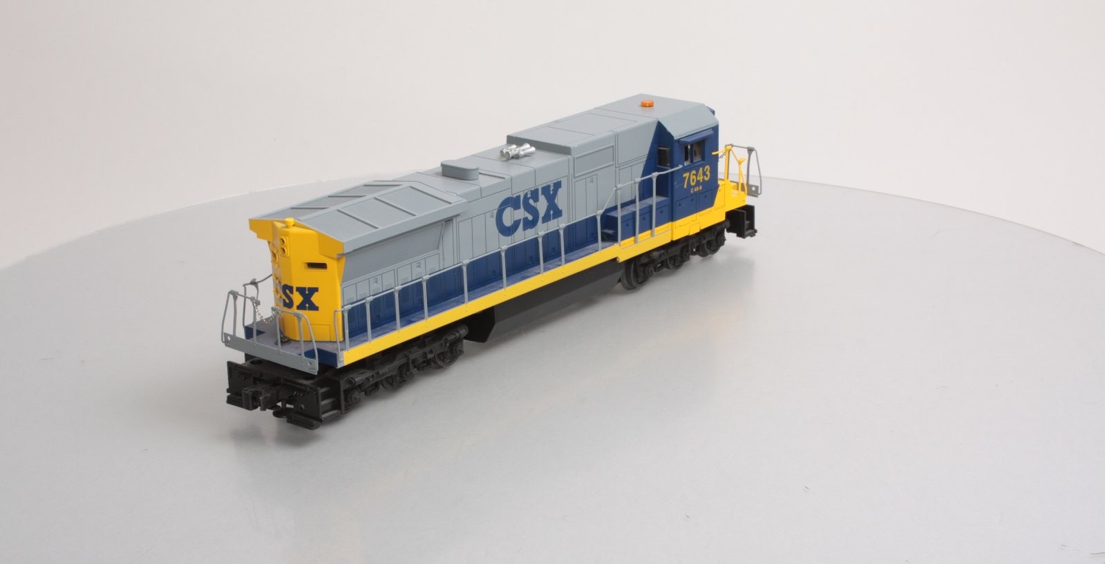 Lionel 6-18215 O Gauge CSX Dash 8 Diesel Engine #7643 EX/Box