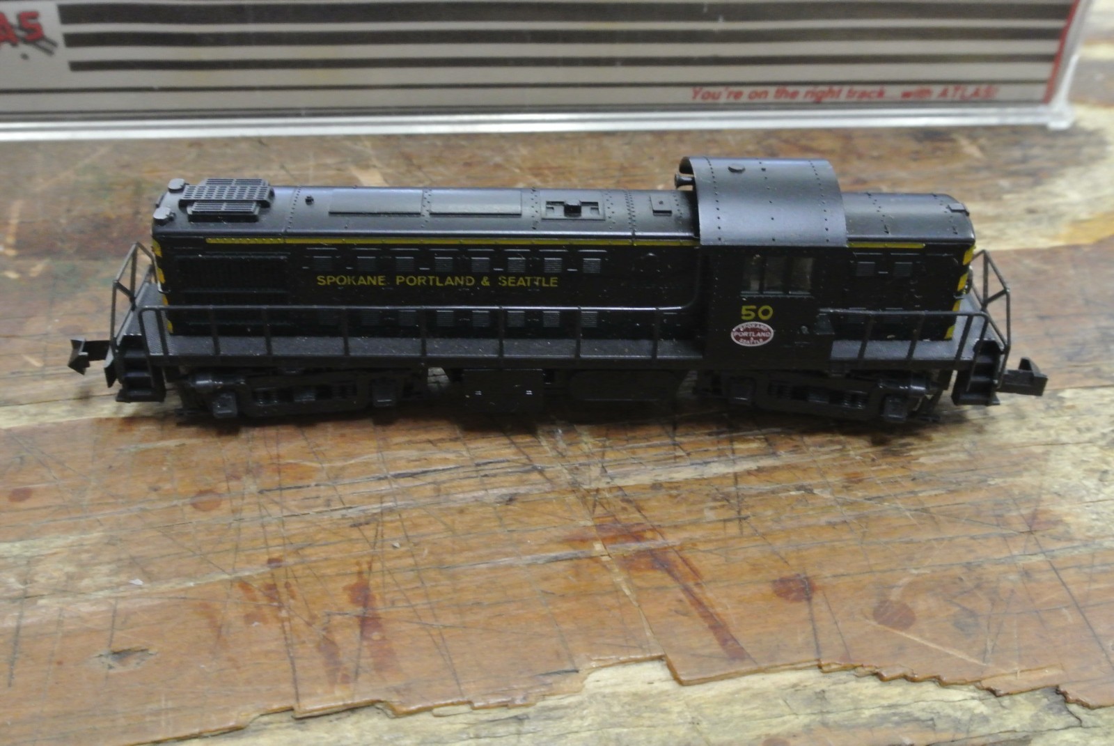 Atlas N Scale Rs-1 #4410 Spokane Portland & Seattle Dc Locomotive with Box