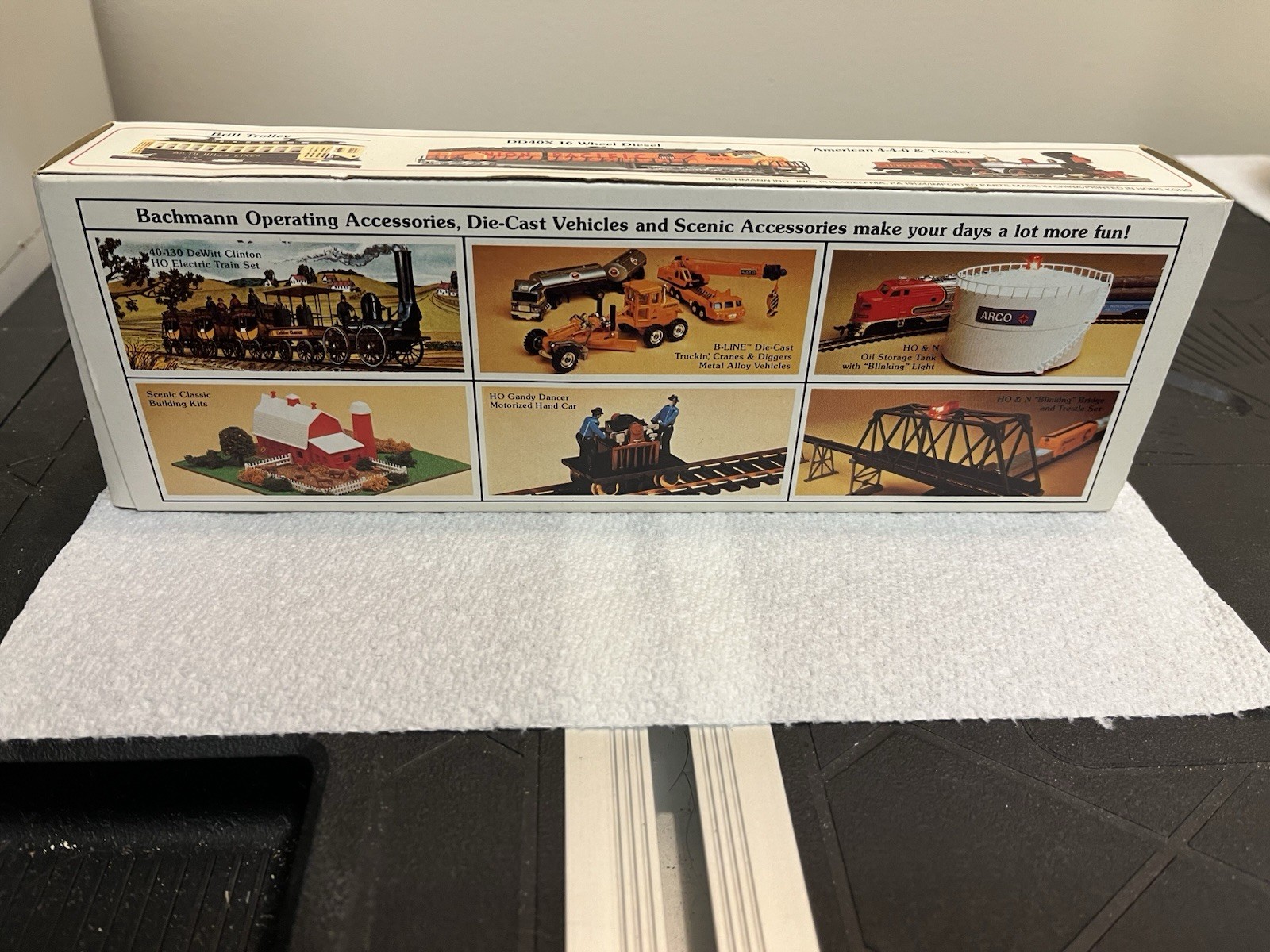 Bachmann HO Gauge Union Pacific GP 40 Gold Colored Engine New Old Stock