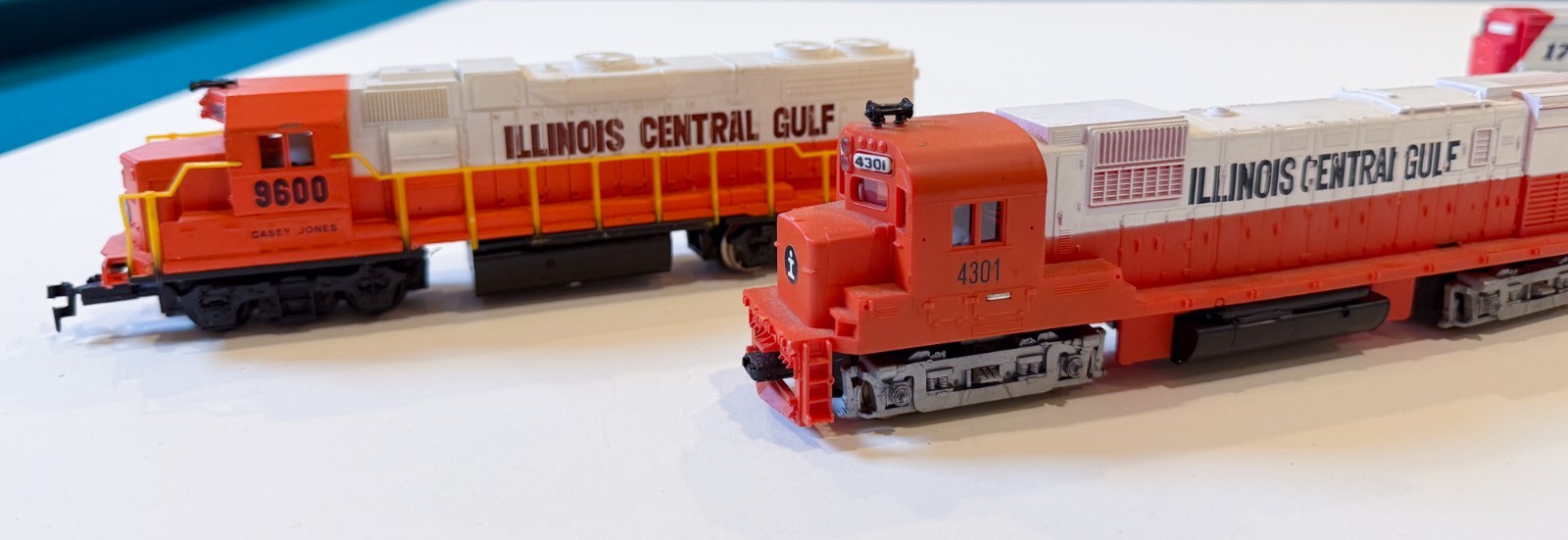 Lot of 5 HO Scale Locomotives: Santa Fe Illinois Central Gulf Bicentennial (#3)