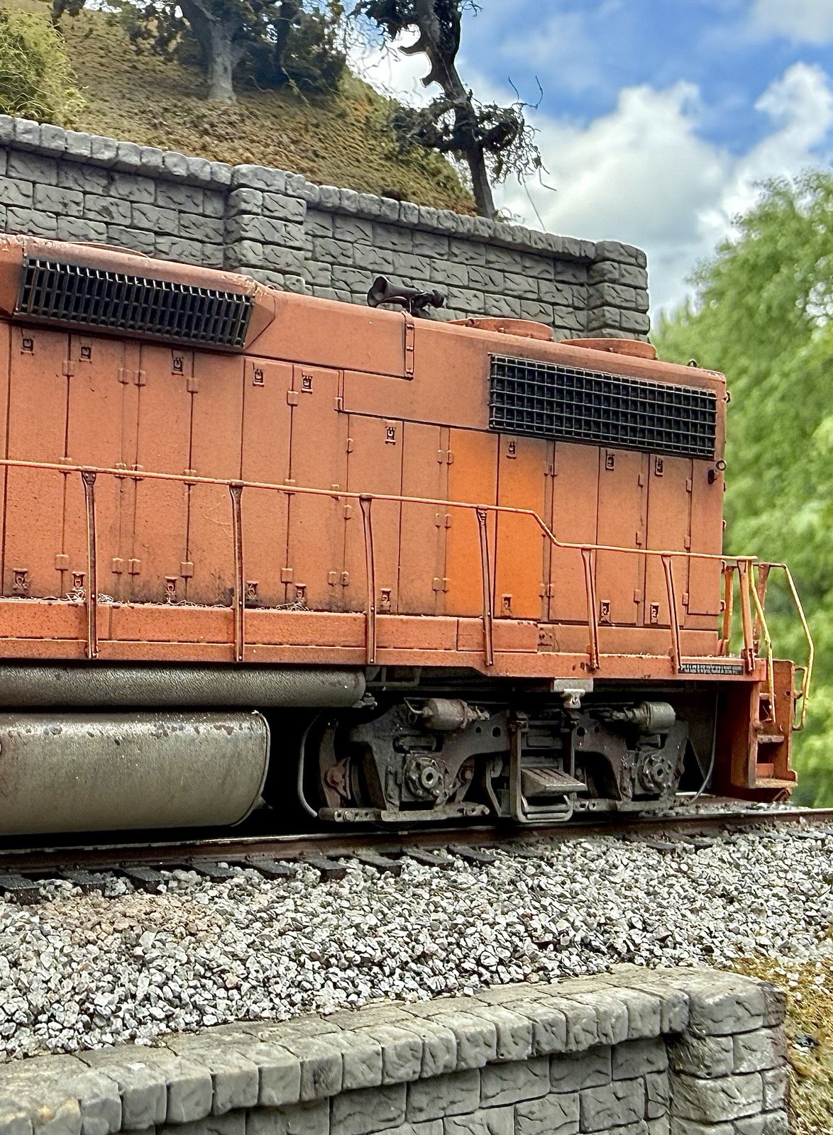 HO Scale Athearn Genesis E j & E GP38-2 DCC/SOUND/NIB/Weathered