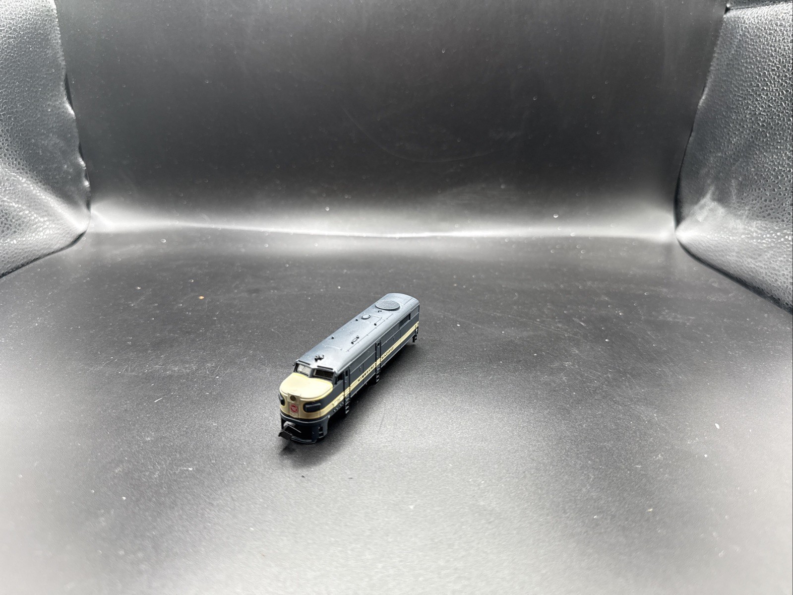 Life Like 7928 N Scale – Missouri Pacific #352 FA2 Diesel Locomotive READ F.53