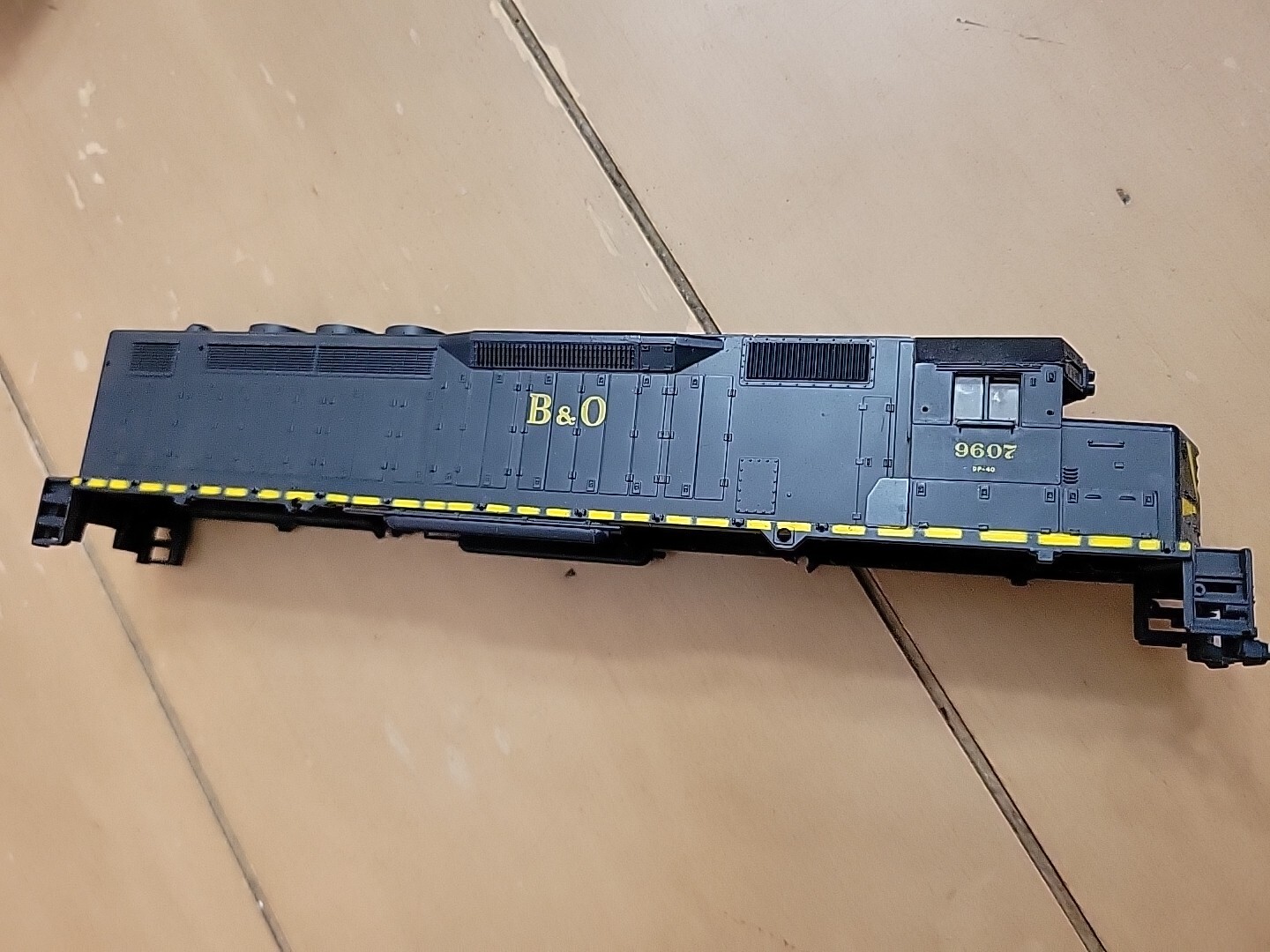 Athearn HO 4101 B&O Baltimore & Ohio #9607 SDP-40 Diesel Locomotive Shell Used