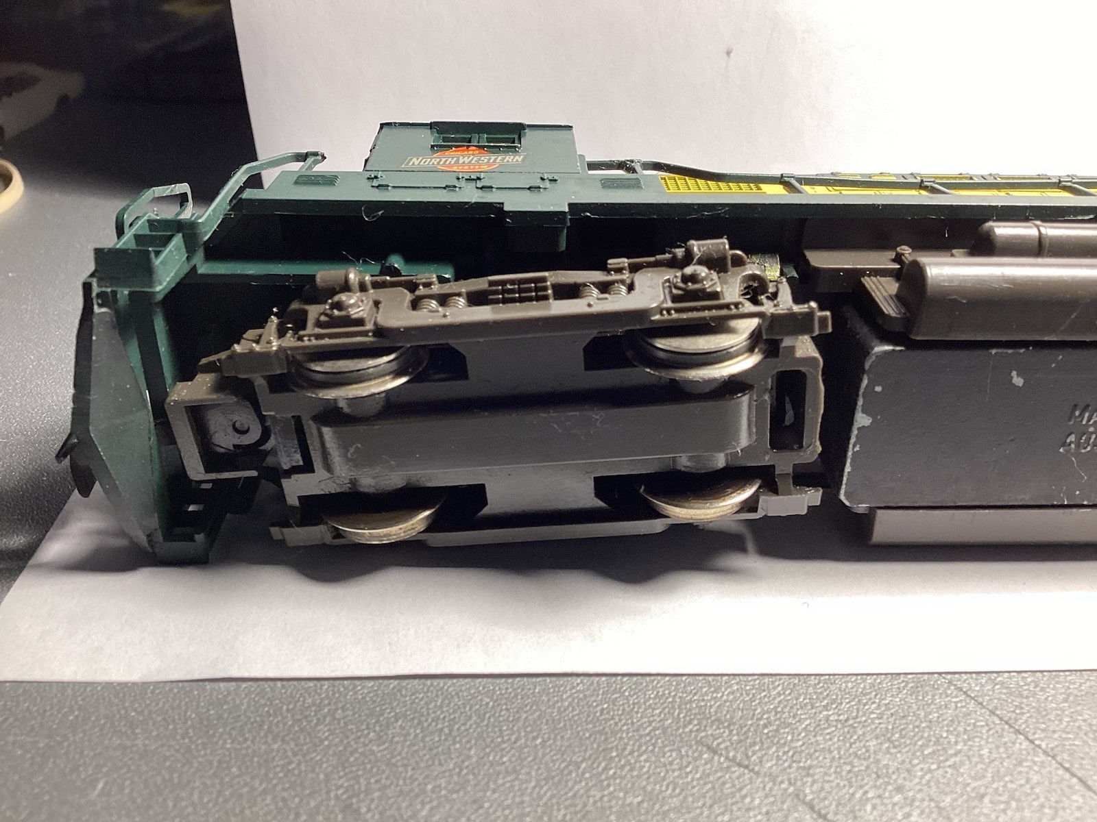 Vintage AHM North Western HO Scale Diesel Locomotive No.400 ExCond Runs Great