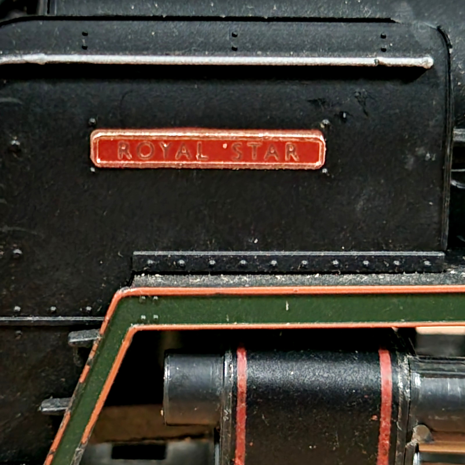 Hornby Locomotive Royal Star 70028 Train OO Gauge Green Black