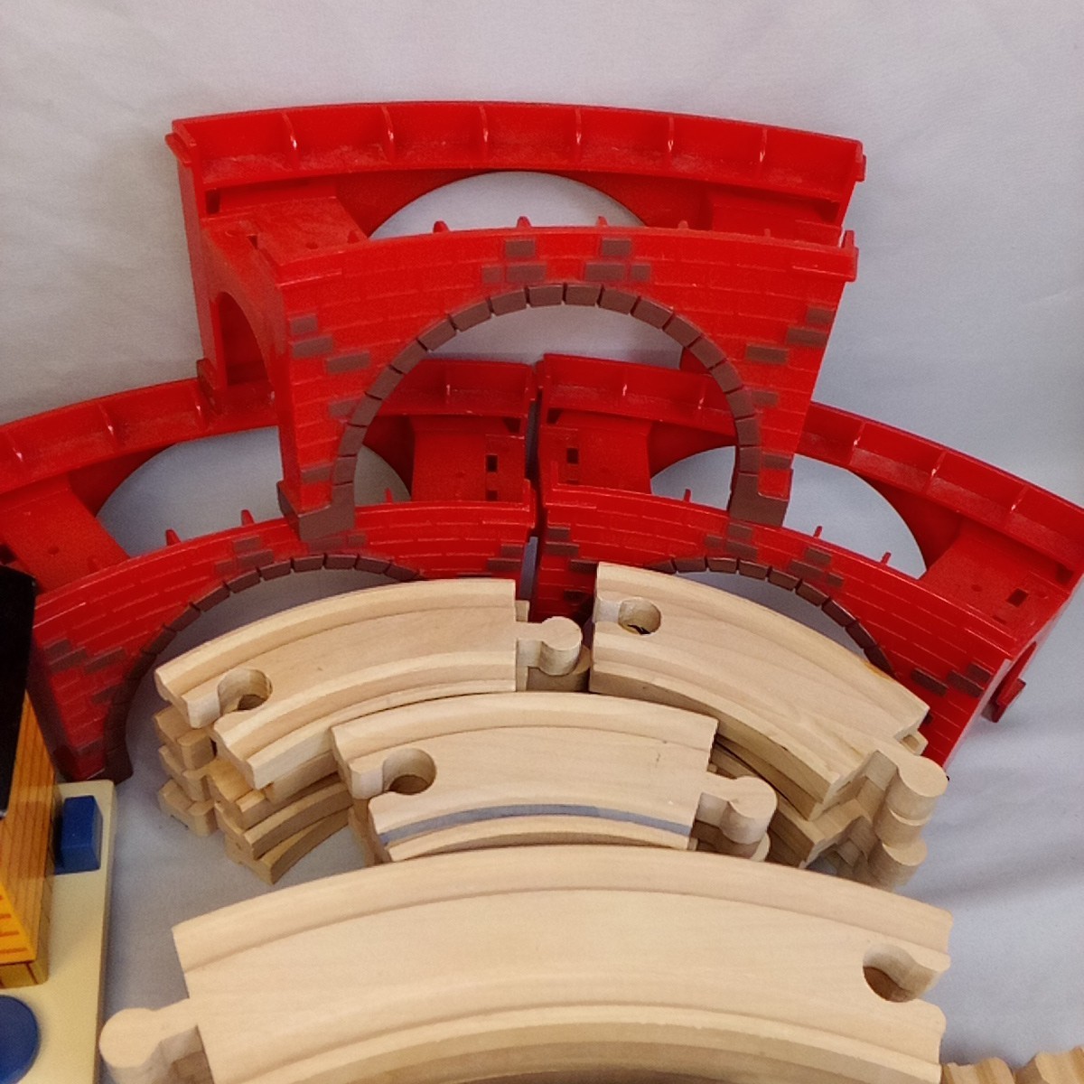 Maison Battat Wooden Railway Train Lot Engines Cars Crane Tressles Track Set