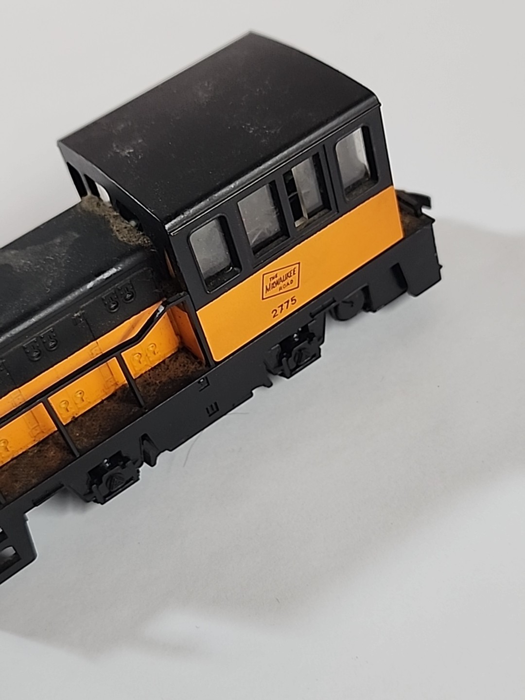 HO S THE MILWAUKEE ROAD No 2775 DOCKSIDE YARD SWITCHER Black & Orange