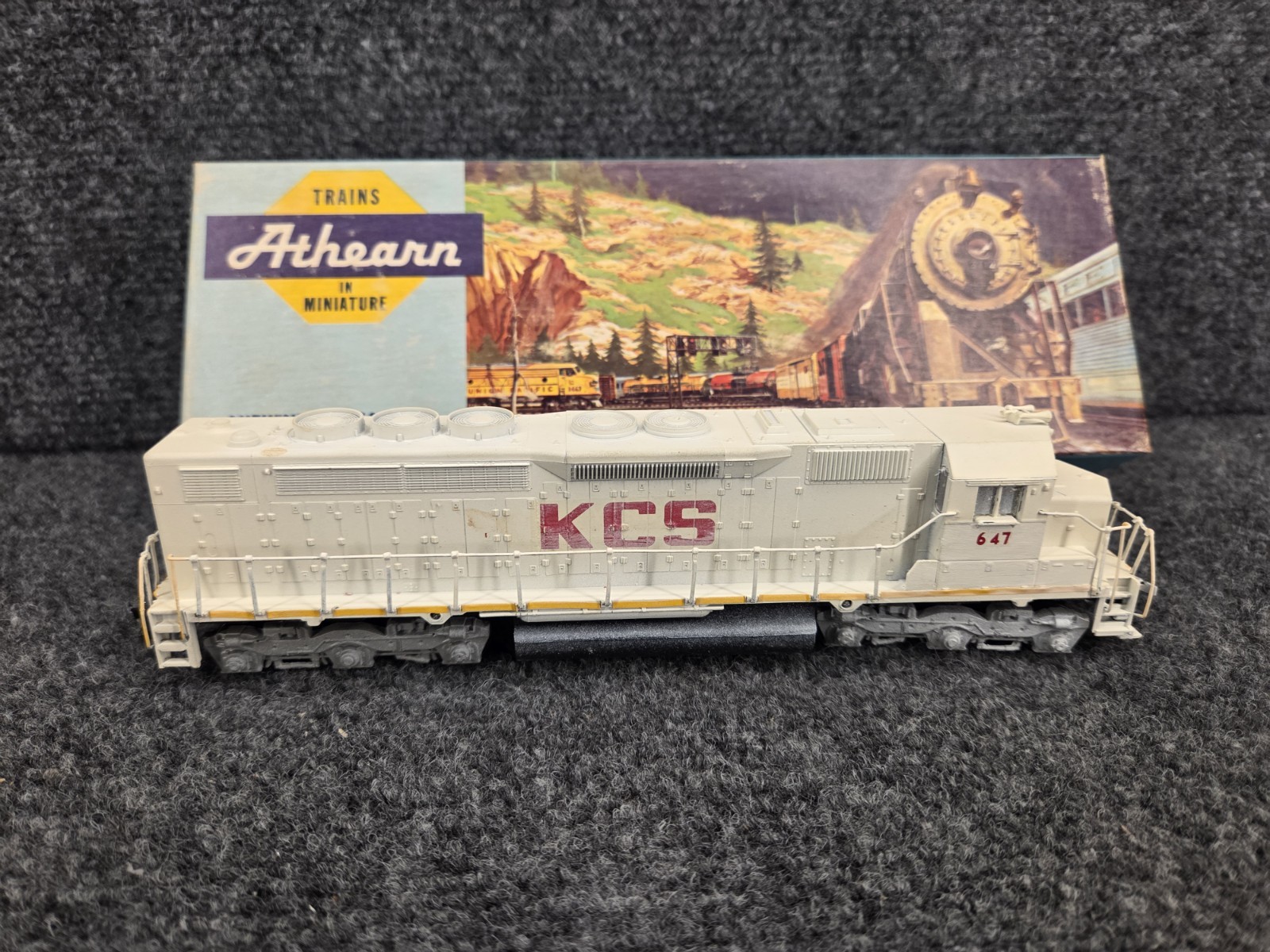 Athearn HO Blue Box Kansas City Southern SD40-2 Engine #647-Unpowered Dummy