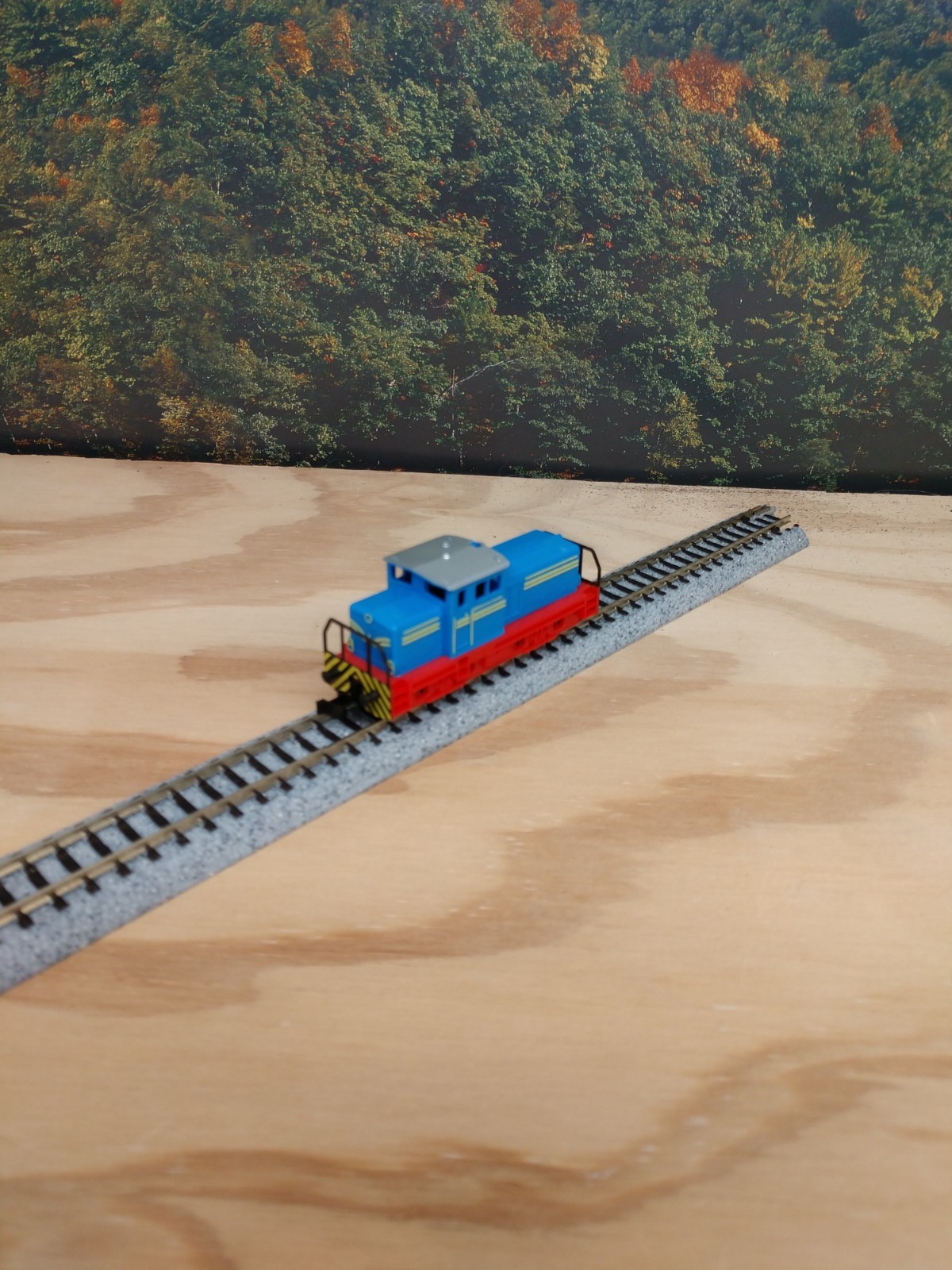 Minitrix N scale 4 axle diesel switcher – Item #2066