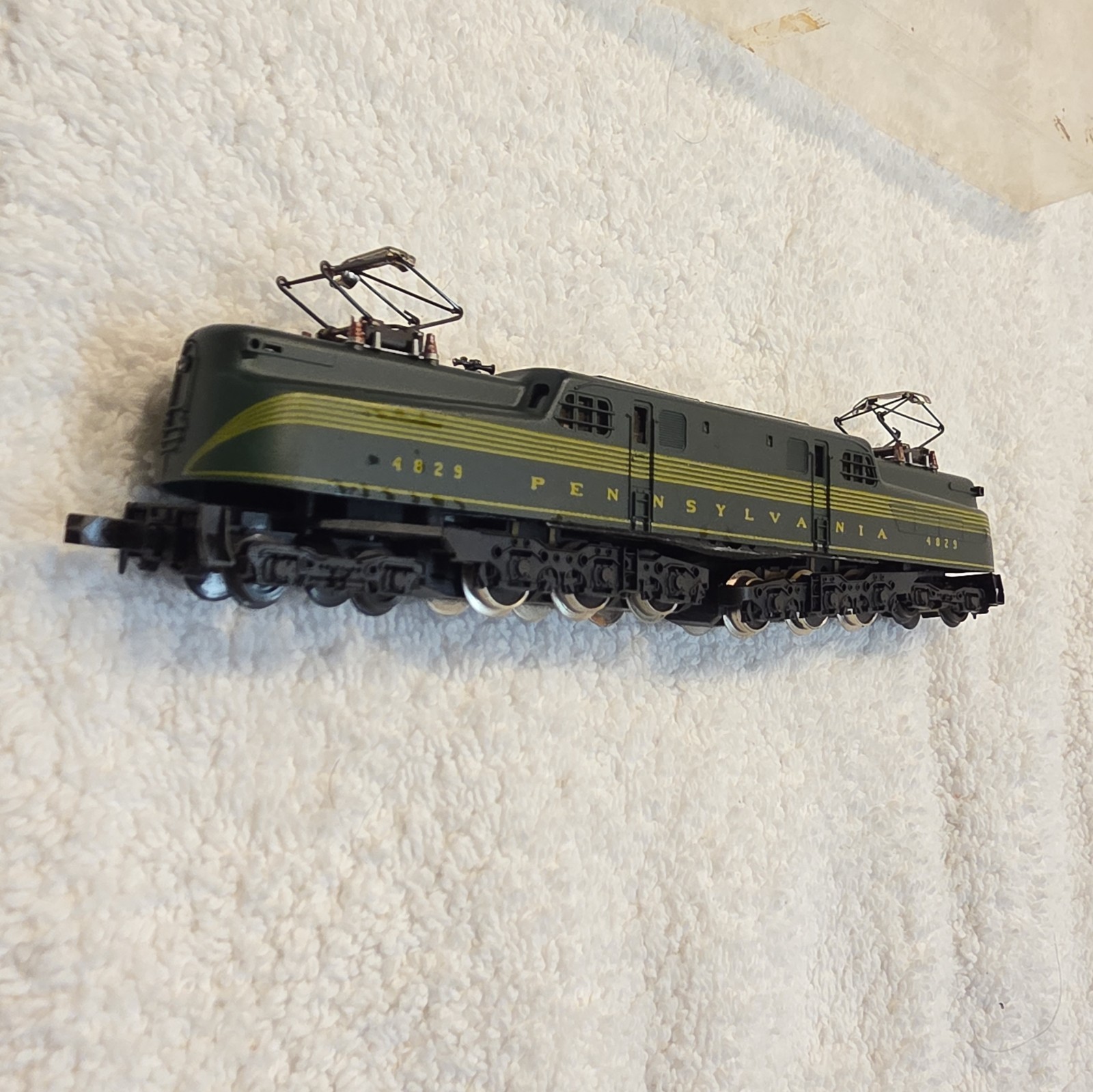 Arnold Rapido N Scale 1:160 Pennsylvania GG1 #4829 Electric DC Analog Green