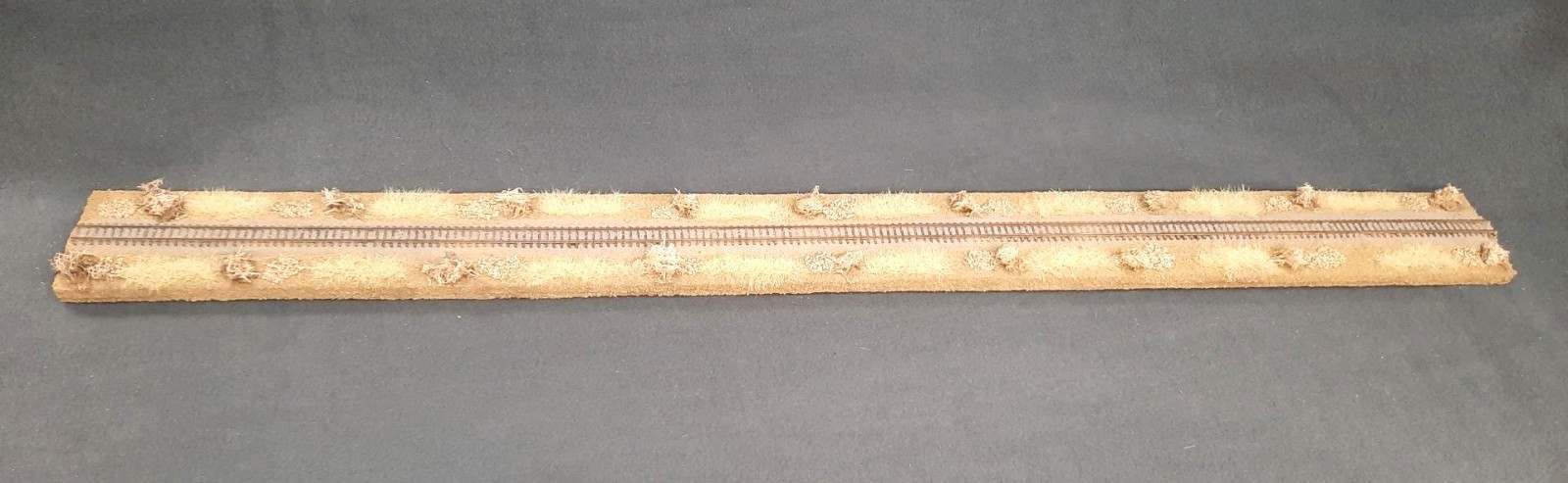 N SCALE 36″ – “DESERT SCENE ” DISPLAY DIORAMA– FOR ANY N SCALE TRAINS