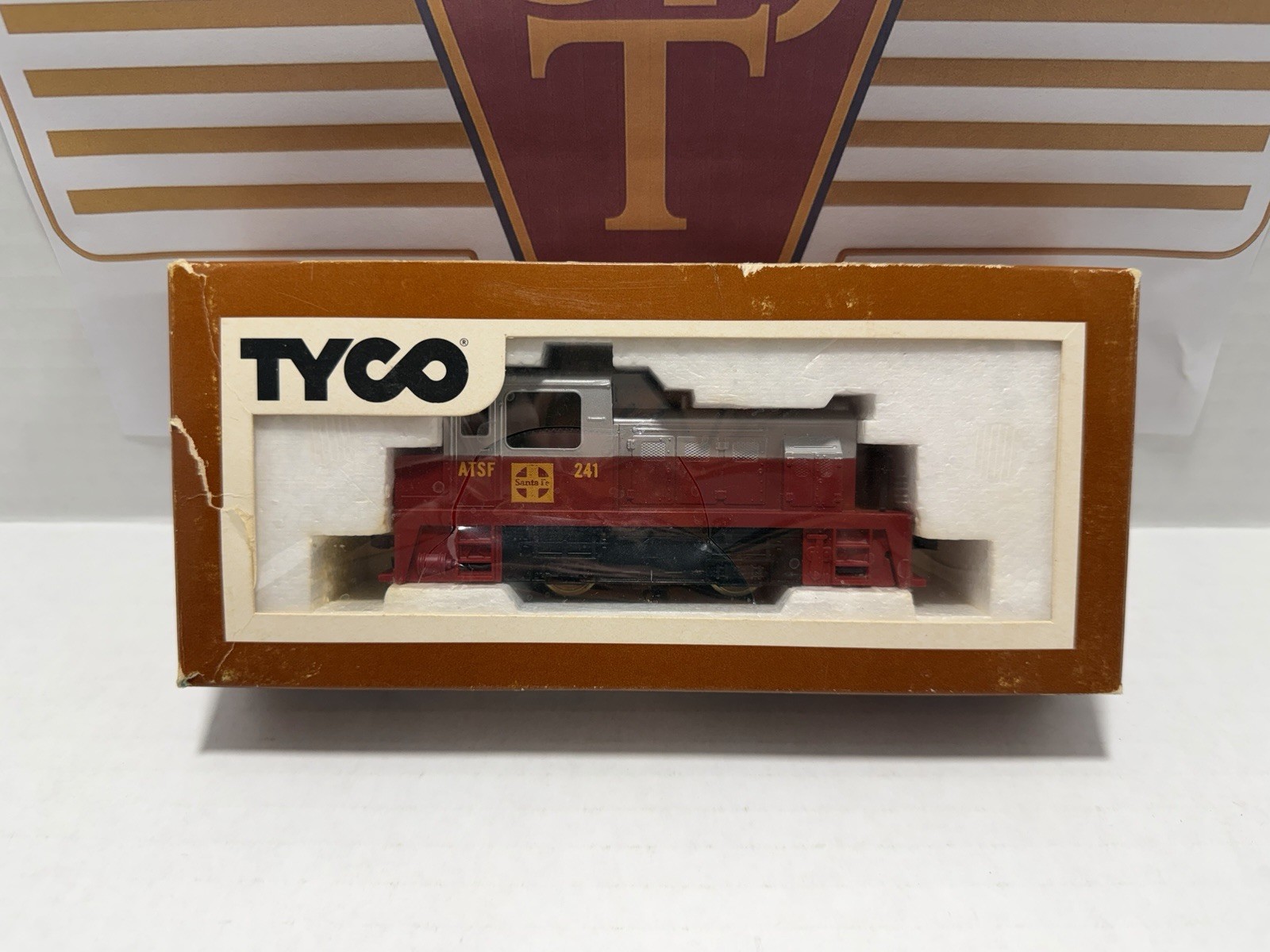 TYCO HO Scale Santa Fe ATSF No.241 Shifter Switcher Loco Tested Runs Boxed