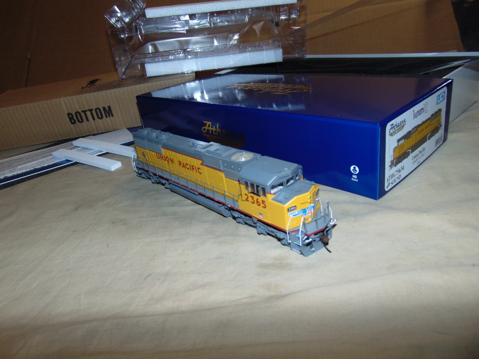 ATHEARN GENESIS HO 75634 UNION PACIFIC SD60M TRI CLOPS + DCC & SOUND -BRAND NEW