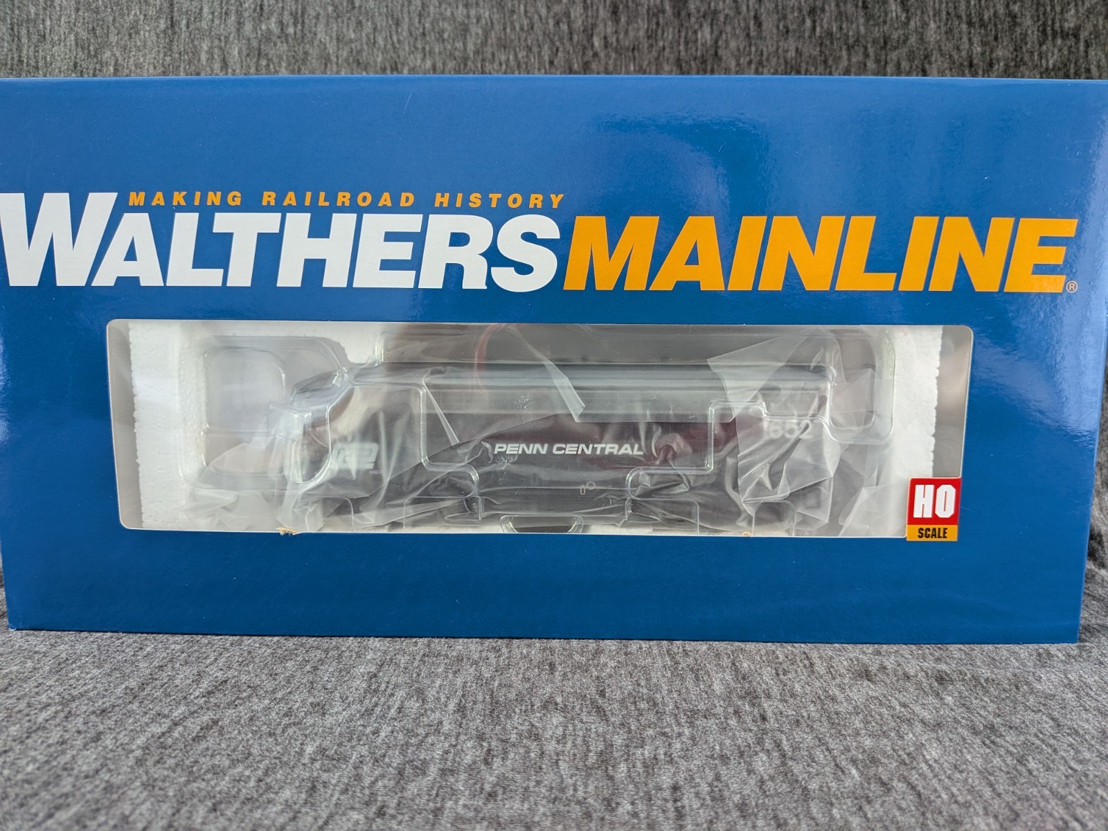 Walthers Mainline HO F7A, Penn Central #1652, #910-19985, DCC/Sound.