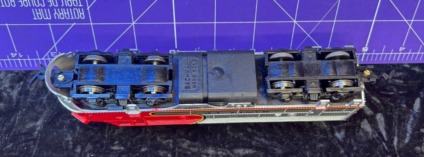 HO BACHMANN 307 SANTA FE WARBONET EMD F9 DIESEL LOCOMOTIVE, In the BOX 833 bin2