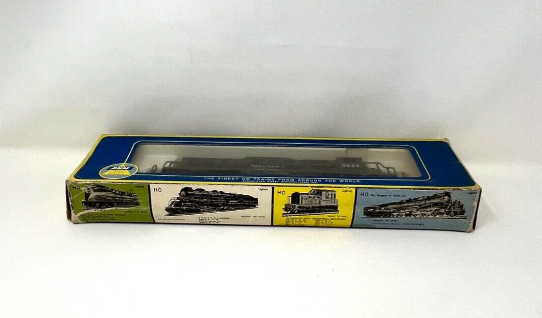 AHM SD-40 w/ Fly Wheel 5030-06 S.P. Southern Pacific 8444 HO Train Locomotive