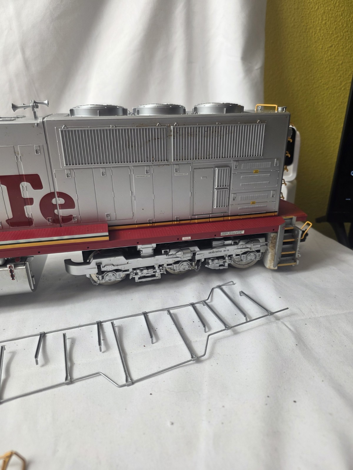 USA G scale trains SD70 Mac Santa Fe R22600 Warbonnet #8805 First Run Read Desc