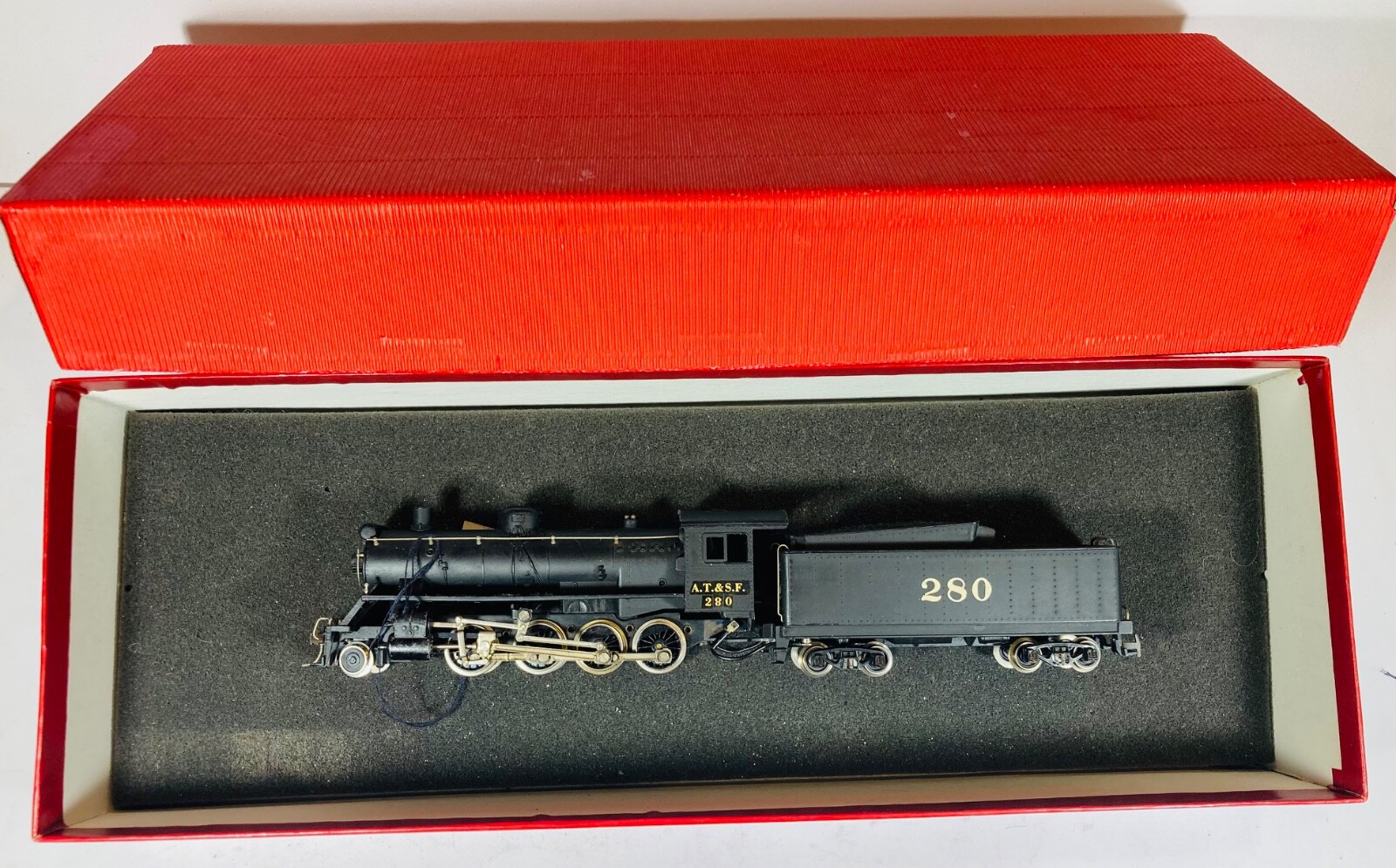 Rivarossi HO L280/R Steam Locomotive with Tender – 2-8-0 – Early Model 1952