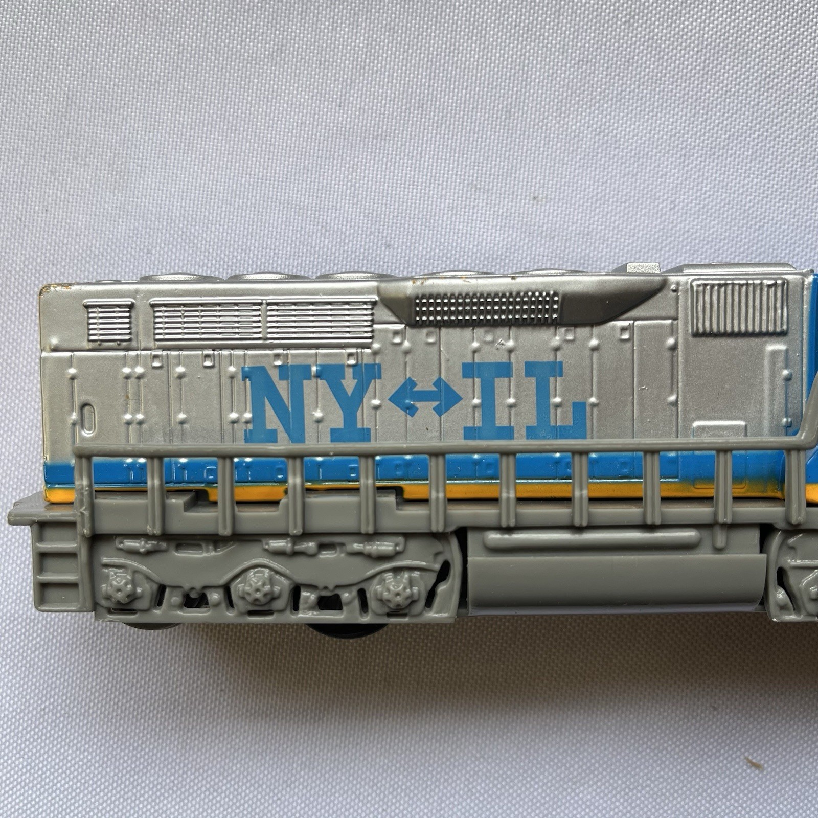 Freight Locomotive Pull Back Power Blue,Yellow & Silver #1872 NY &IL Die Cast