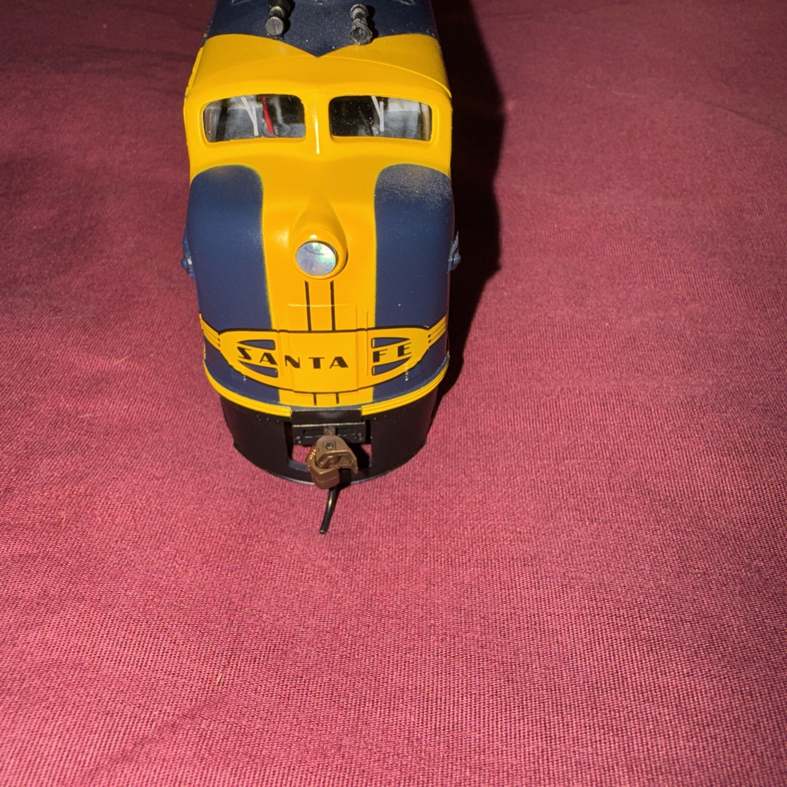 New no box Bluetooth Locomotive – Santa FE – Blue & Yellow – Ho Scale Bachmann