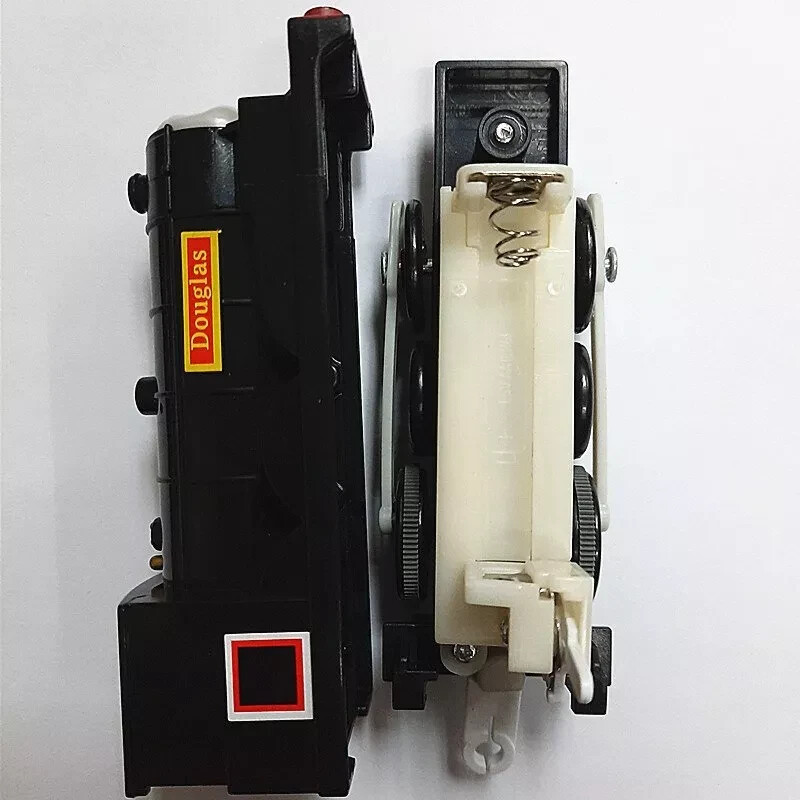 TRACKMASTER THOMAS BATTERY MOTORIZED TOY TRAIN- DOUGLAS + DONALD & TENDER SET