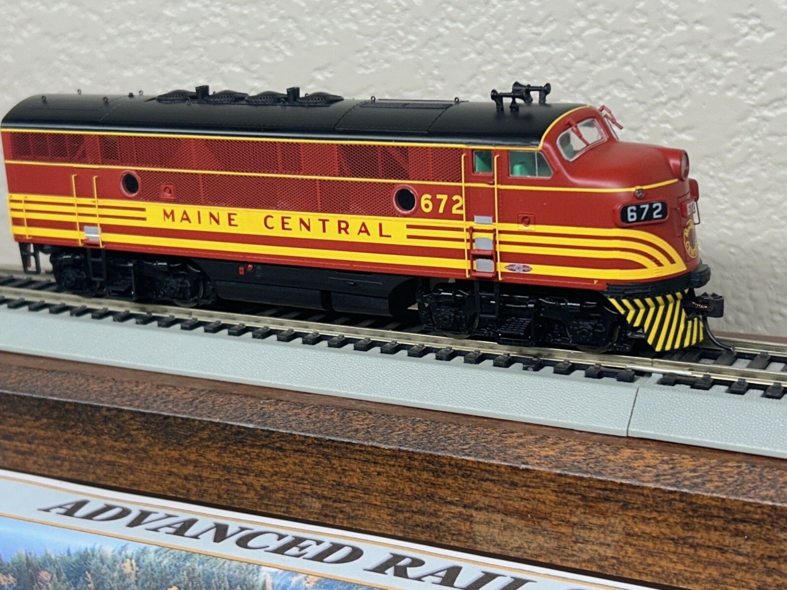 MAINE CENTRAL 672 EMD F3A LOCO – FACTORY DC/DCC / QUANTUM SOUND HO Scale NEW OOP