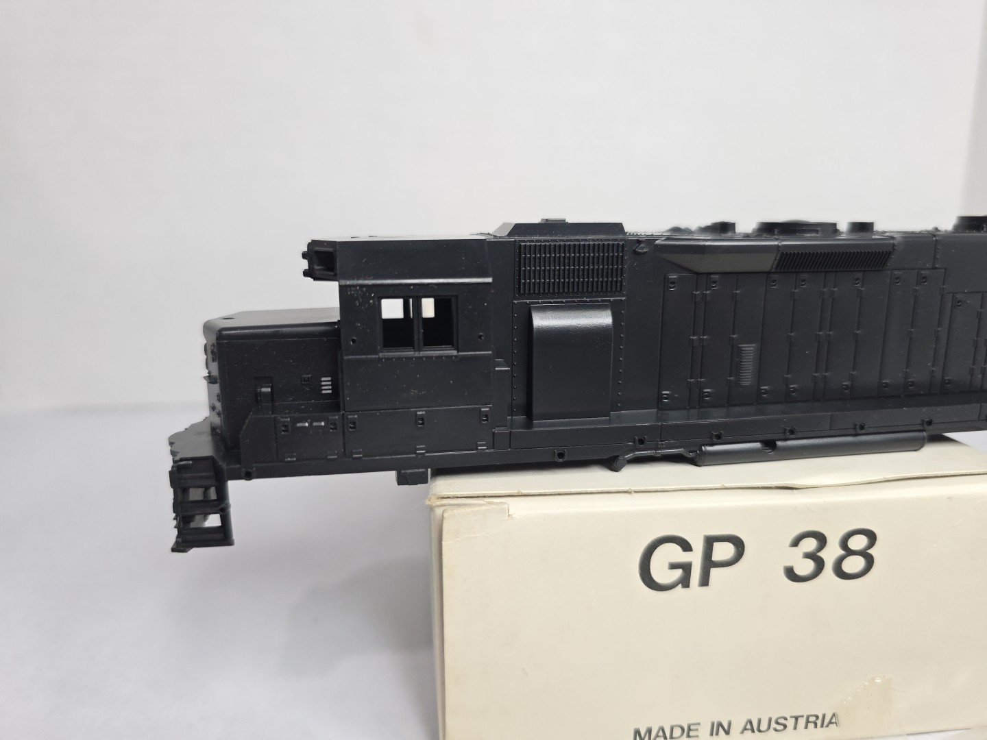 Shell Only* Atlas HO Scale GP38 Diesel Locomotive Undecorated LN Austria Roco(6)