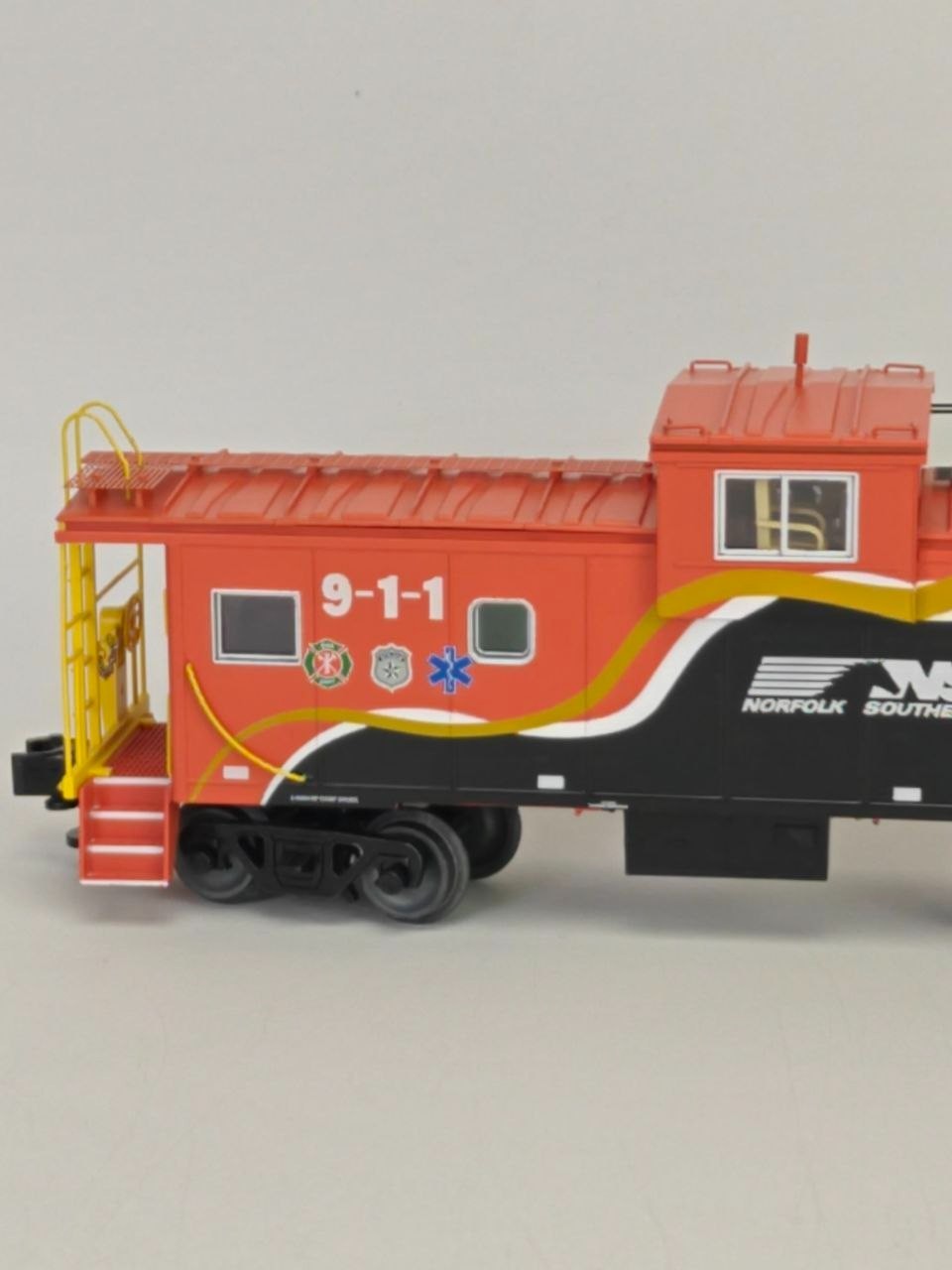 Lionel 6-84530 Norfolk Southern #911 O Gauge Caboose Smoke Light READ