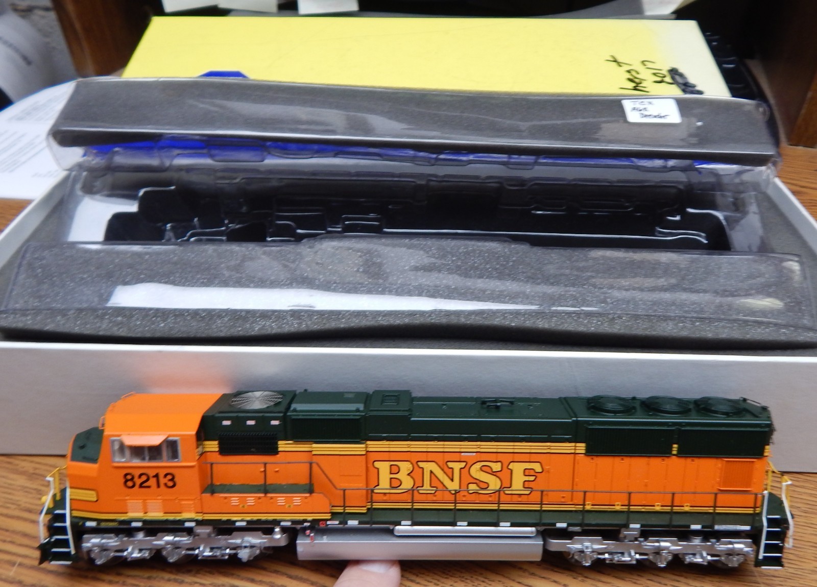GENESIS BNSF PREMIUM HERITAGE SD-75M DIESEL LOCOMOTIVE HO GAUGE USED RUNS