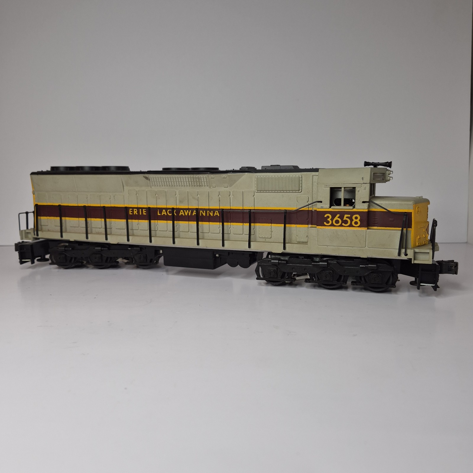 Williams Erie Lackawanna SD-45 Powered Diesel Locomotive #3658 O Gauge No Box