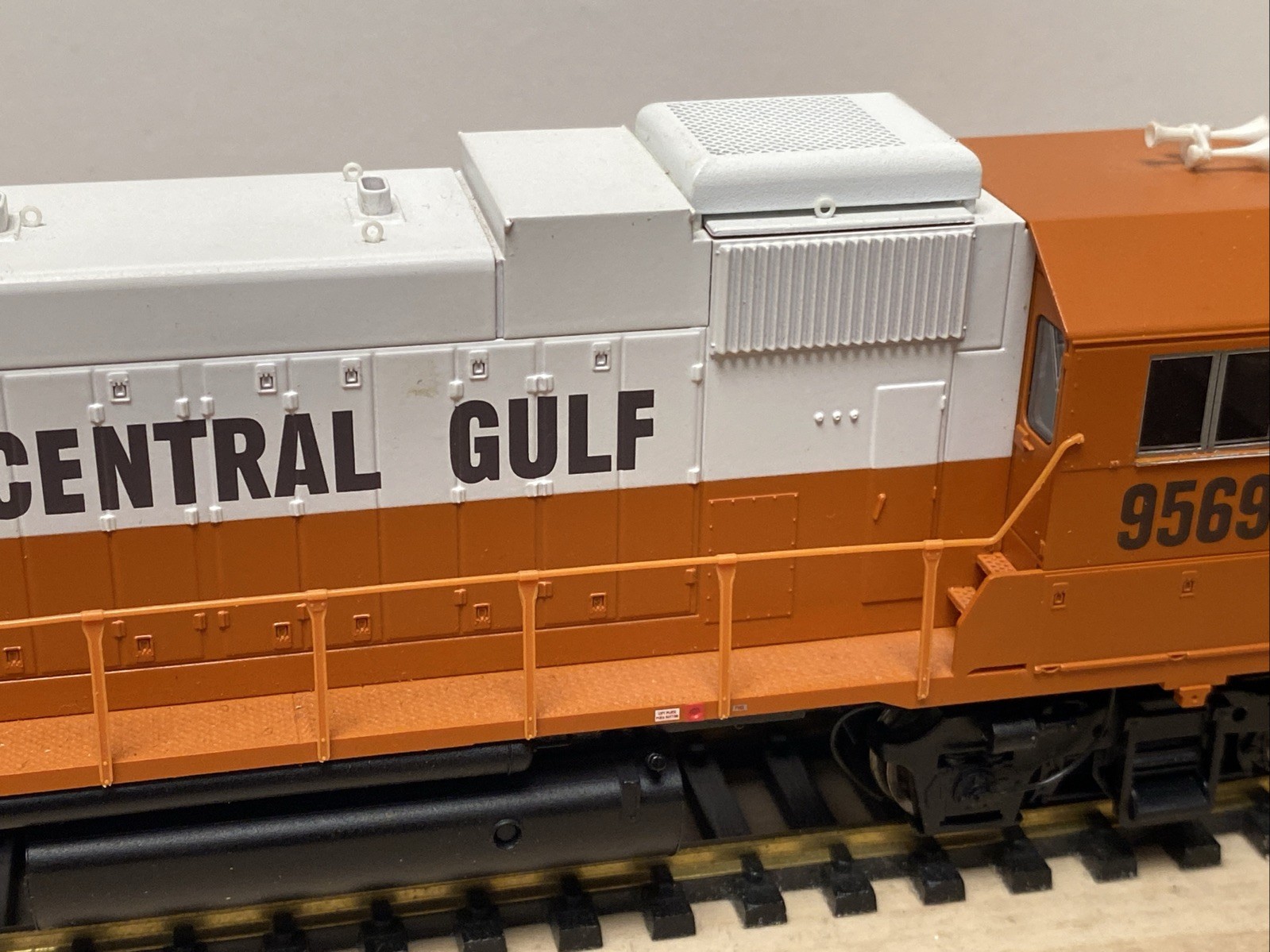 HO DC PROTO 2000 GP38-2 ILLINOIS CENTRAL GULF #9569 ICG Orange White No Box