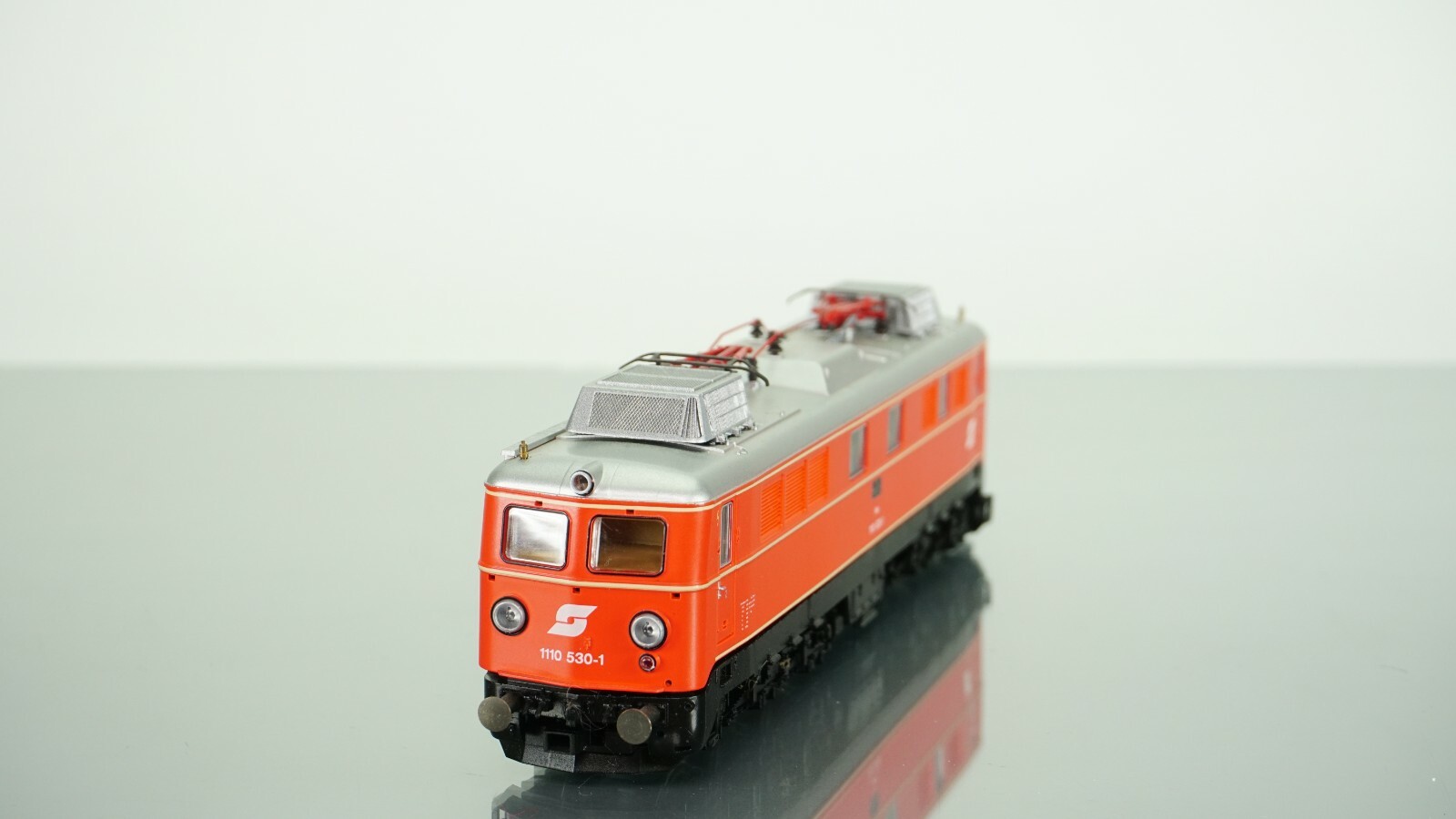 Roco 43766 1110 530-1 Electric Locomotive OBB DC/DCC HO scale