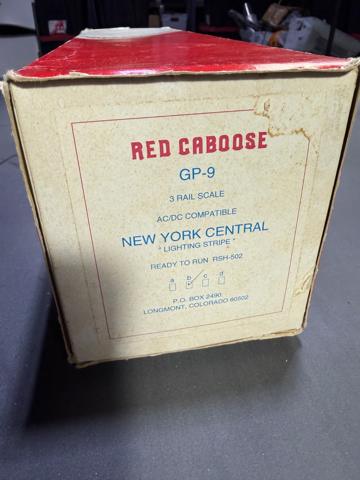 RED CABOOSE 3-RAIL NEW YORK CENTRAL GP-9 DIESEL ENGINE!