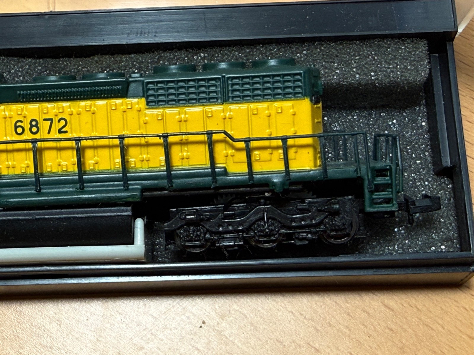 N Bachmann Spectrum Chicago & NW SD40-2 Locomotive #6872 (26-859), NEW, UNUSED