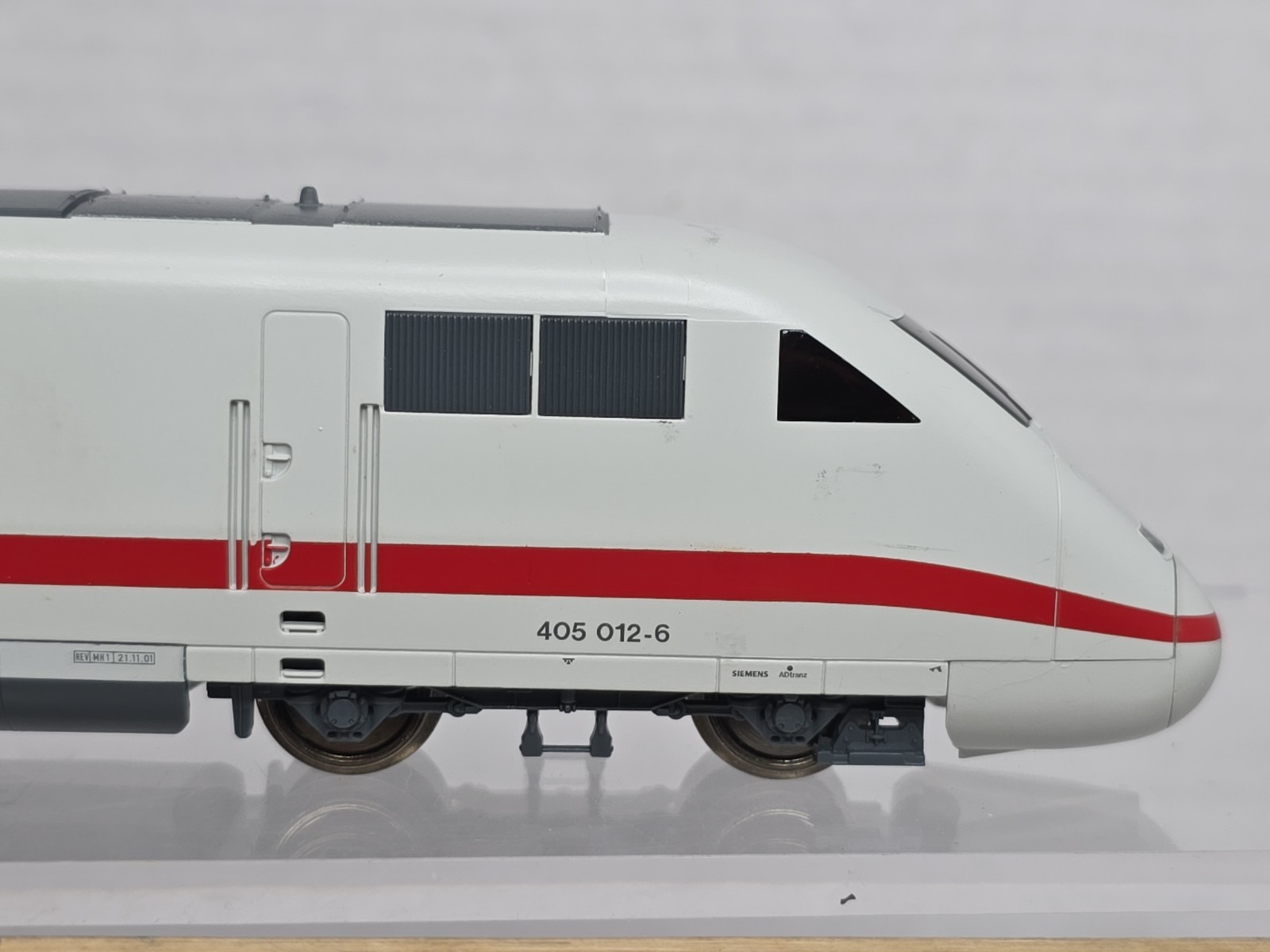 Roco HO Scale 405012-6 Lighted Dummy DB ICE High Speed Bullet Train