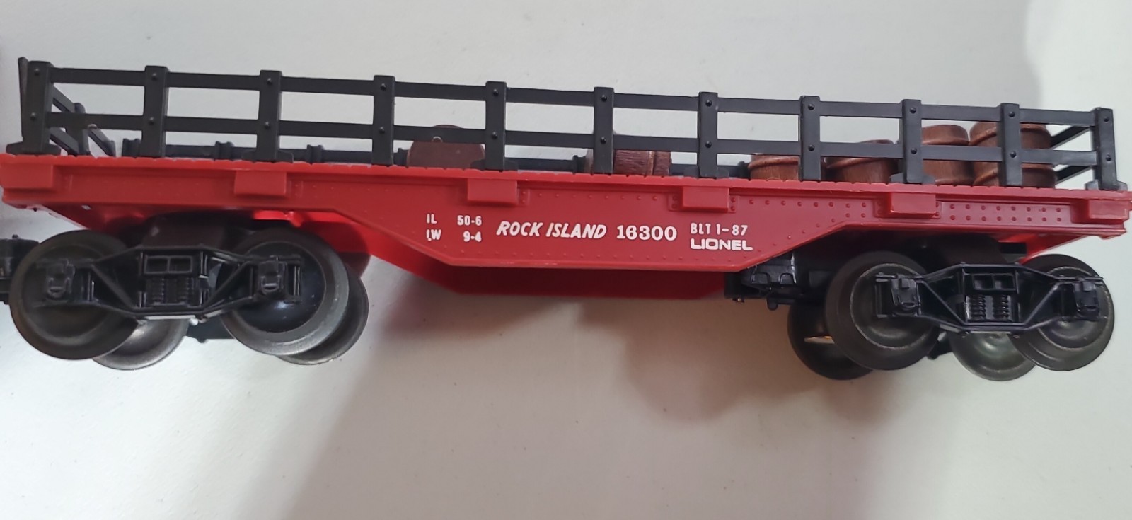 Rock Island O Gauge Freight Set – 8700 Engine Runs, Caboose, Flatcar, Boxcar