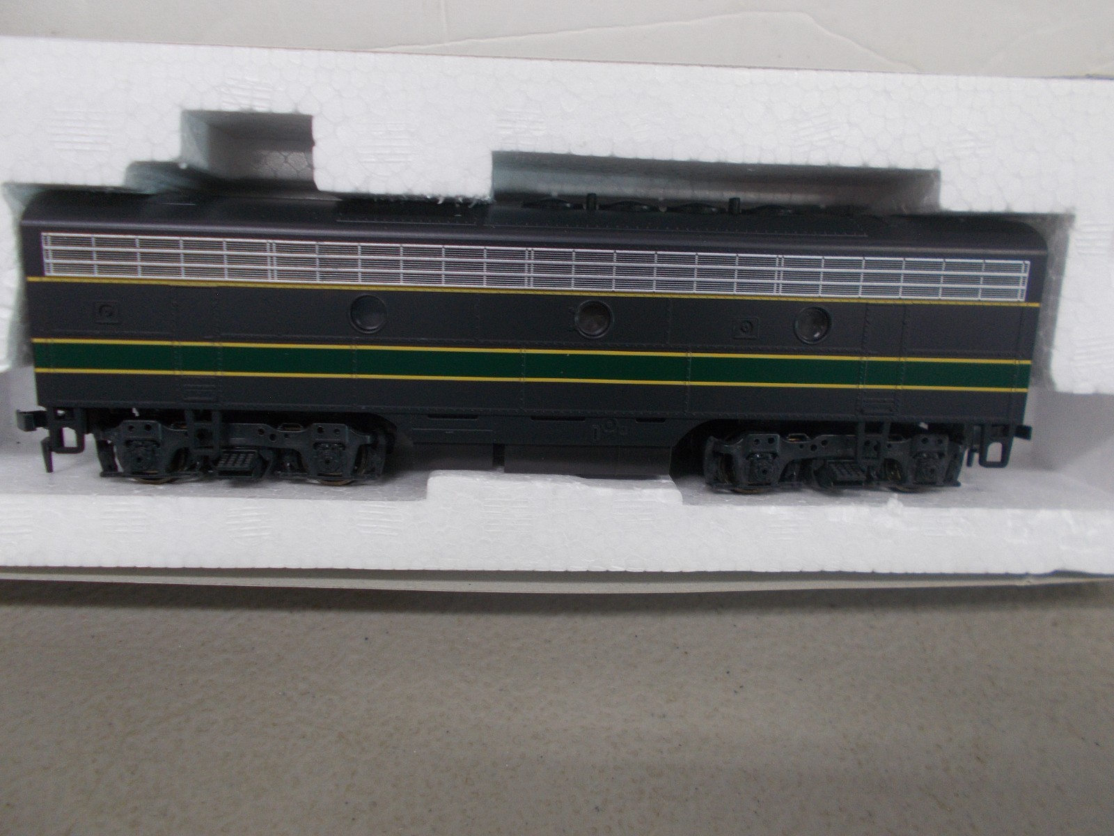 STEWART / KATO~ READING F3A & F3B ~ BOTH POWERED LOCOMOTIVES~NIB~HO SCALE~LOT A