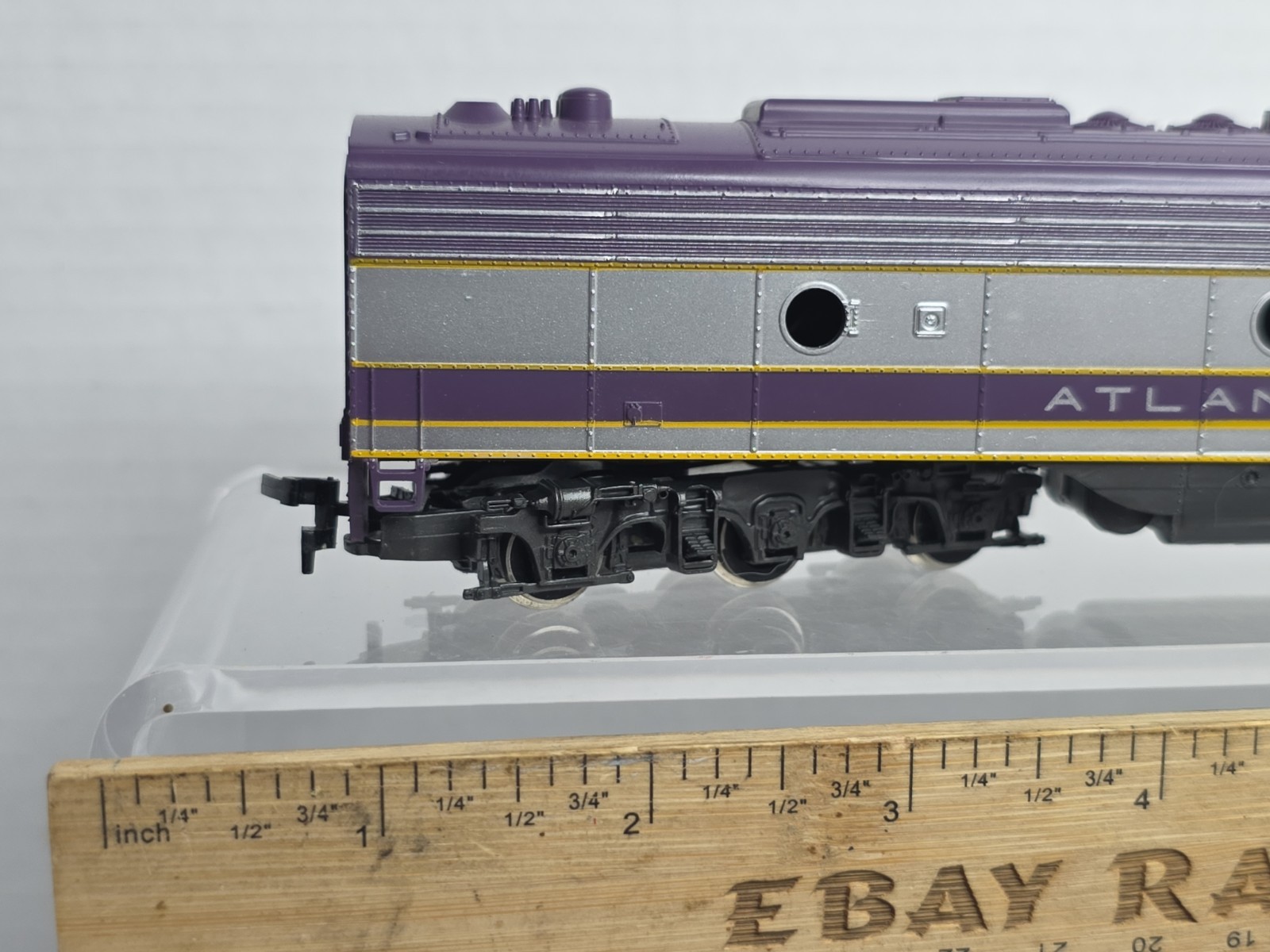 AHM/Mehano HO Scale ACL Atlantic Coast Line E8 Diesel Loco AA Power & Dummy Runs